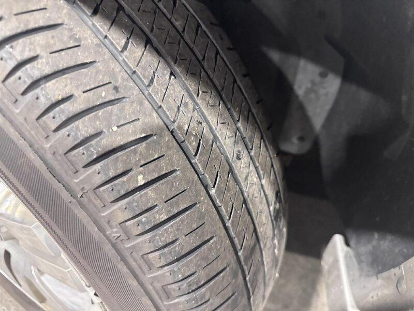 2007 Silver Ford Explorer Limited (1FMEU75817U) with an 4.6L V8 292hp 300ft. lbs. engine, Automatic transmission, located at 25355 Eames Street, Channahon, IL, 60410, (815) 467-1807, 41.429108, -88.228432 - This 2007 Ford Explorer Limited 4x4 is a local trade powered by the V8, offering solid capability and room for the whole crew. It comes equipped with heated leather seats, a sunroof, and 7-passenger seating, making it a well-optioned SUV for its age. Please note: this vehicle is being sold as-is, a - Photo#10