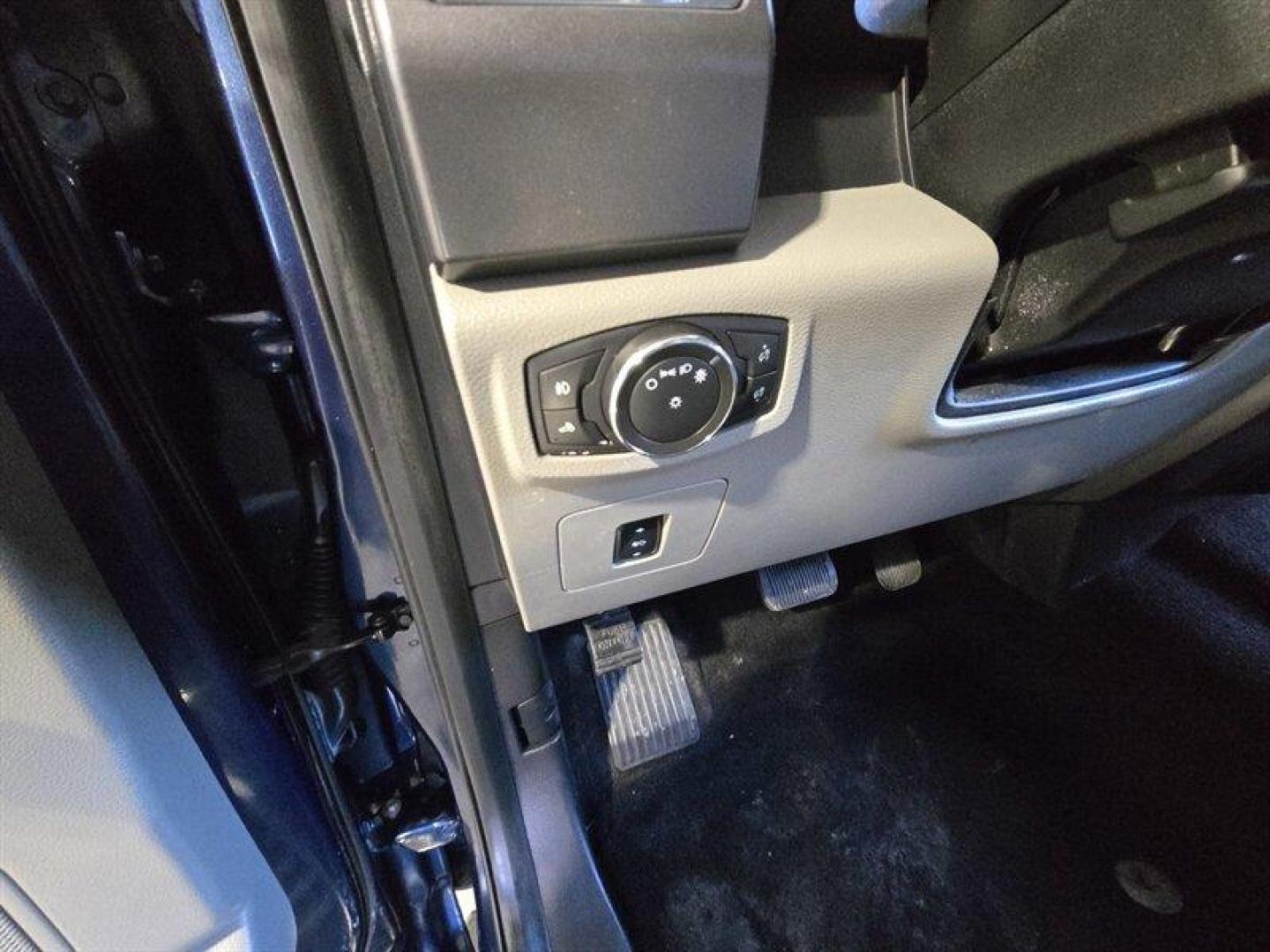 2017 Lightning Blue Ford F-150 XLT (1FTEW1EG8HF) with an EcoBoost 3.5L Twin Turbo V6 375hp 470ft. lbs. engine, Automatic transmission, located at 25355 Eames Street, Channahon, IL, 60410, (815) 467-1807, 41.429108, -88.228432 - 2017 Ford F-150 XLT Blue Jeans with Magnetic accents exterior, Medium Earth Gray interior. This truck is in excellent overall condition and is powered by the EcoBoost 3.5L twin-turbo V6 producing 375 hp and 470 lb-ft of torque. EPA fuel economy is rated at 17 MPG city and 23 MPG highway, delivering - Photo#11