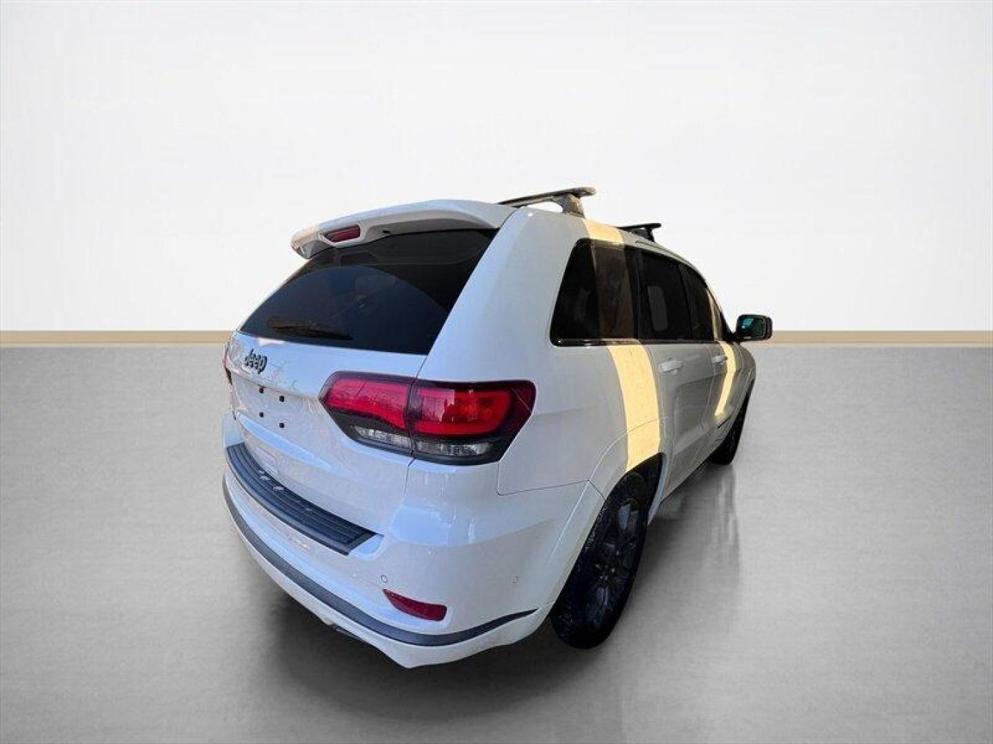 2020 Bright White Clear Coat Jeep Grand Cherokee High Altitude (1C4RJFCT7LC) with an HEMI 5.7L V8 360hp 390ft. lbs. engine, Automatic transmission, located at 25355 Eames Street, Channahon, IL, 60410, (815) 467-1807, 41.429108, -88.228432 - Luxury meets muscle in this 2020 Jeep Grand Cherokee High Altitude. Finished in clean white with blacked-out rims and trim, this SUV looks as strong as it soundsbecause under the hood sits the legendary 5.7L HEMI V8. ???? Loaded with all the bells and whistles, the High Altitude delivers premium co - Photo#3
