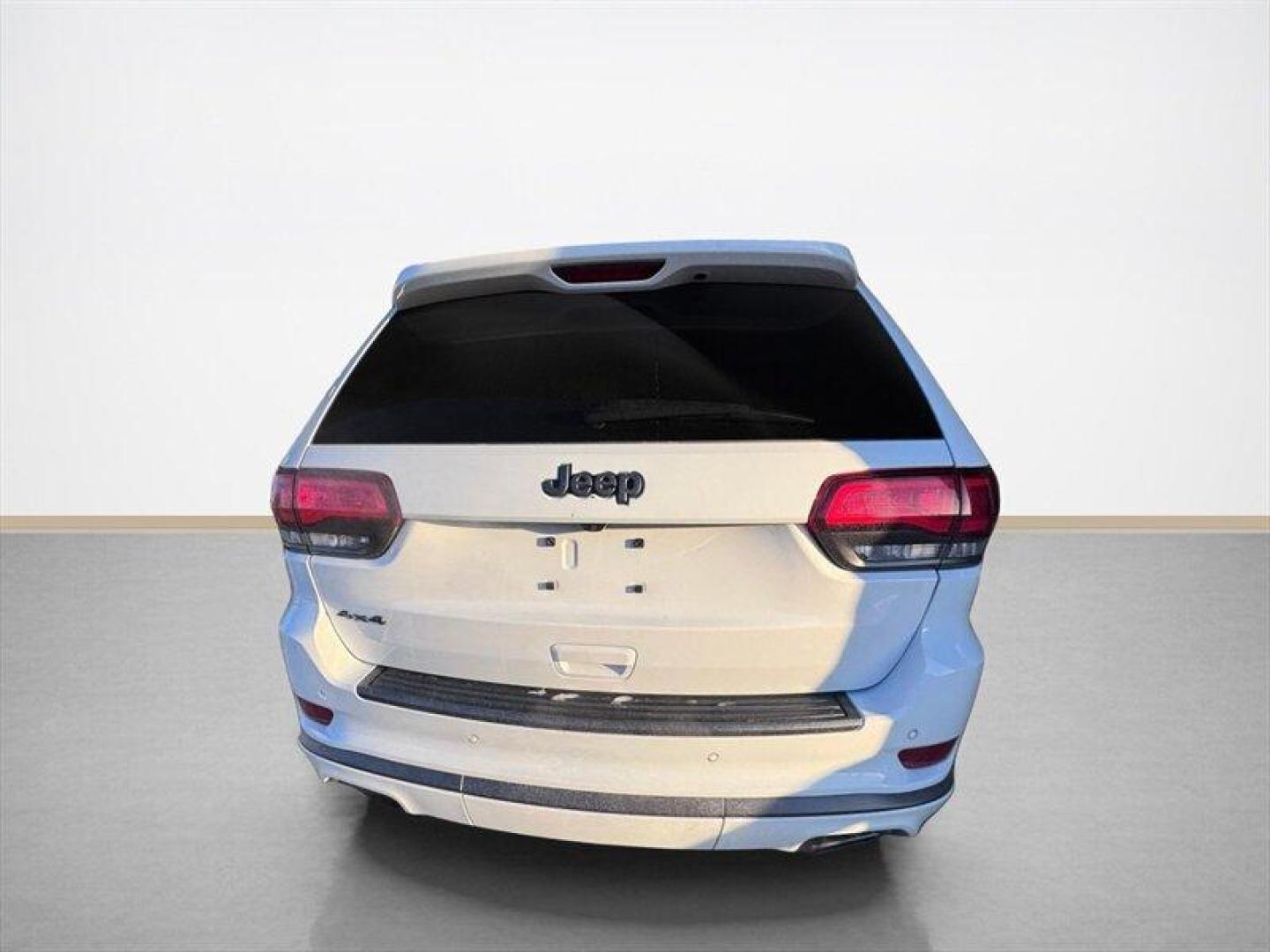 2020 Bright White Clear Coat Jeep Grand Cherokee High Altitude (1C4RJFCT7LC) with an HEMI 5.7L V8 360hp 390ft. lbs. engine, Automatic transmission, located at 25355 Eames Street, Channahon, IL, 60410, (815) 467-1807, 41.429108, -88.228432 - Luxury meets muscle in this 2020 Jeep Grand Cherokee High Altitude. Finished in clean white with blacked-out rims and trim, this SUV looks as strong as it soundsbecause under the hood sits the legendary 5.7L HEMI V8. ???? Loaded with all the bells and whistles, the High Altitude delivers premium co - Photo#4