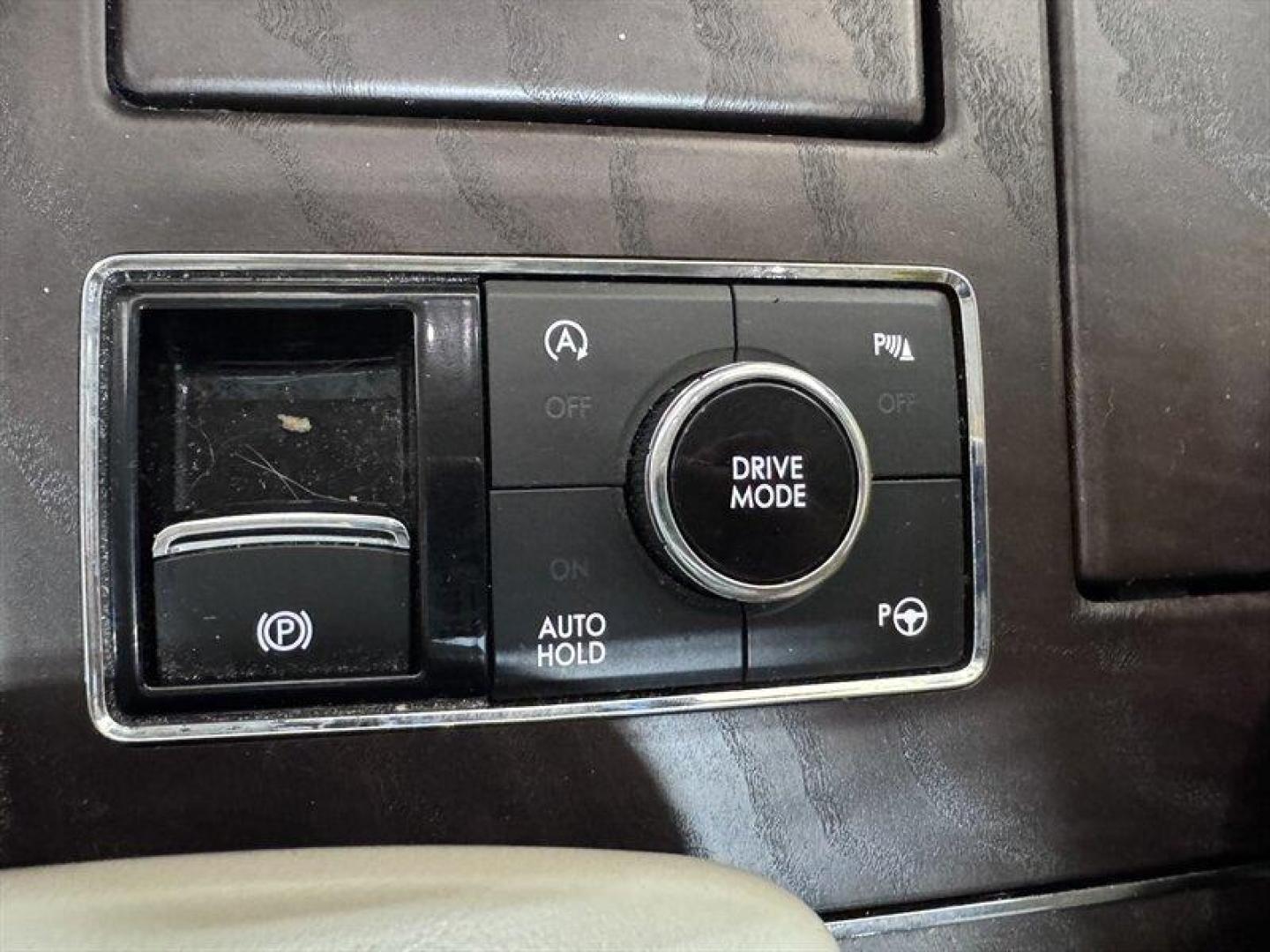 2018 White Platinum Tri-Coat Lincoln Navigator Reserve (5LMJJ2LT0JE) with an 3.5L Twin Turbo V6 450hp 510ft. lbs. engine, Automatic transmission, located at 25355 Eames Street, Channahon, IL, 60410, (815) 467-1807, 41.429108, -88.228432 - Pull up like you own the place. The 2018 Lincoln Navigator Reserve brings full boss energy with luxury to match. Cooled seats when summers rude. Heated leather when winter tries you. Panoramic roof for the views. Backup camera, nav, remote start, power boards all the bells, zero compromises. Whit - Photo#22