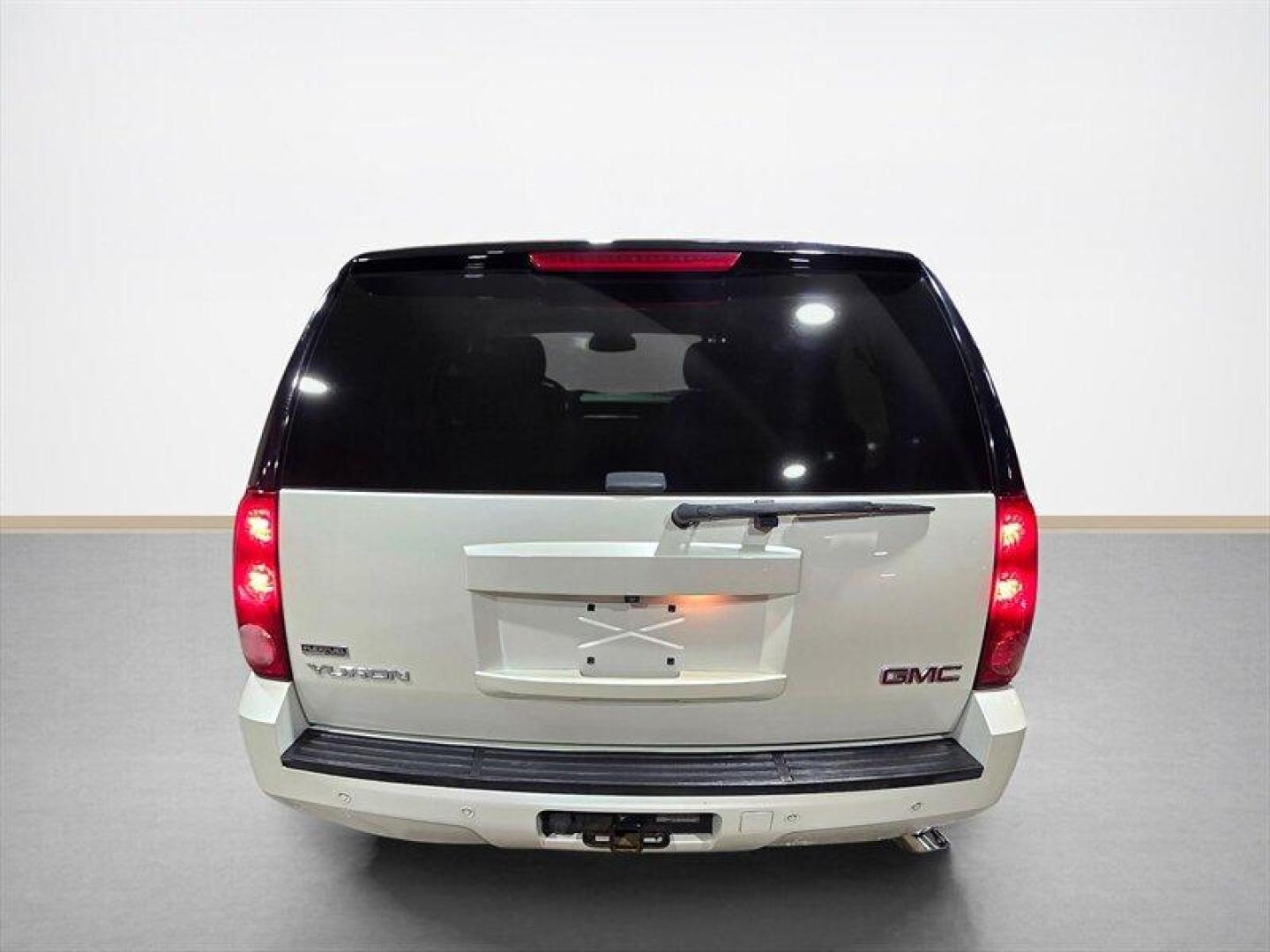 2010 Summit White GMC Yukon SLT (1GKMCCE34AR) with an Vortec Aluminum Block 5.3L Flex Fuel V8 320hp 335f engine, Automatic transmission, located at 25355 Eames Street, Channahon, IL, 60410, (815) 467-1807, 41.429108, -88.228432 - 2010 GMC Yukon SLT XFE Summit White exterior, Light Tan interior. This Yukon is powered by the Vortec aluminum-block 5.3L FlexFuel V8 (320 hp, 335 lb-ft torque) paired with a six-speed automatic transmission. It carries the XFE (extra fuel economy) calibration from the factory to improve highway ef - Photo#4