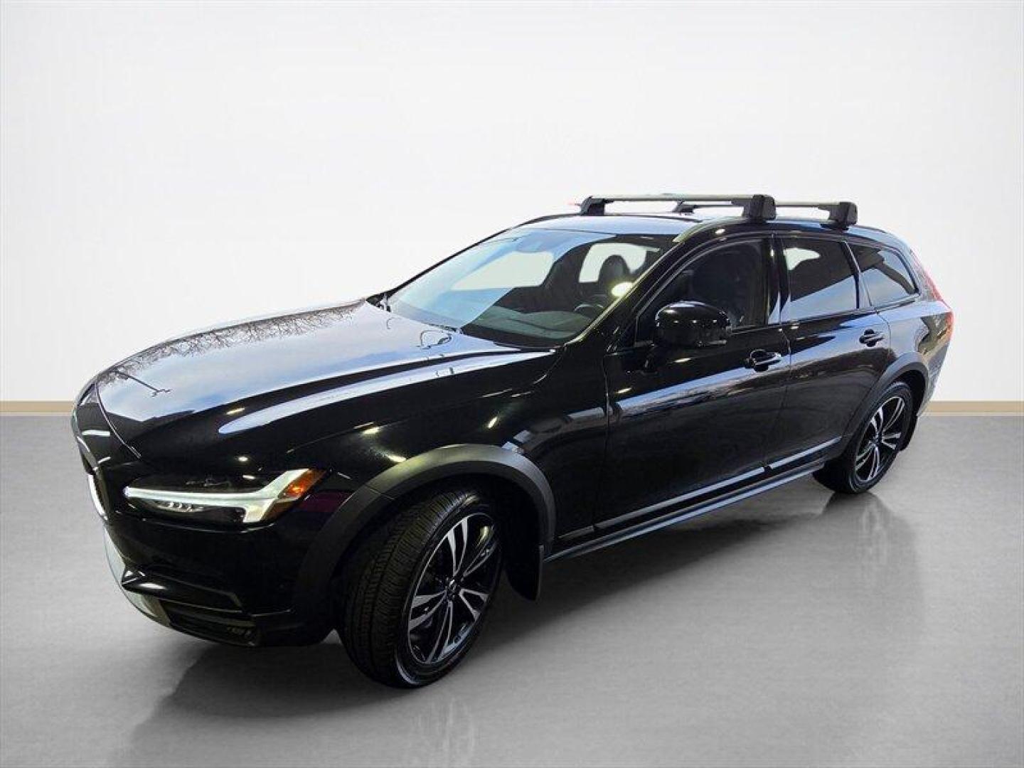 2018 Onyx Black Metallic Volvo V90 Cross Country T5 (YV4102NK4J1) with an 2.0L Turbo I4 250hp 258ft. lbs. engine, Automatic transmission, located at 25355 Eames Street, Channahon, IL, 60410, (815) 467-1807, 41.429108, -88.228432 - Meet the 2018 Volvo V90 Cross Country T5 the stylish, sensible, slightly rebellious wagon that says I like my yoga pants and my weekend adventures in one perfectly crafted Scandinavian sentence. Power and efficiency - 2.0L Turbo I4 putting out a zesty 250 hp and 258 lb-ft of torque - Smooth-shifti - Photo#7