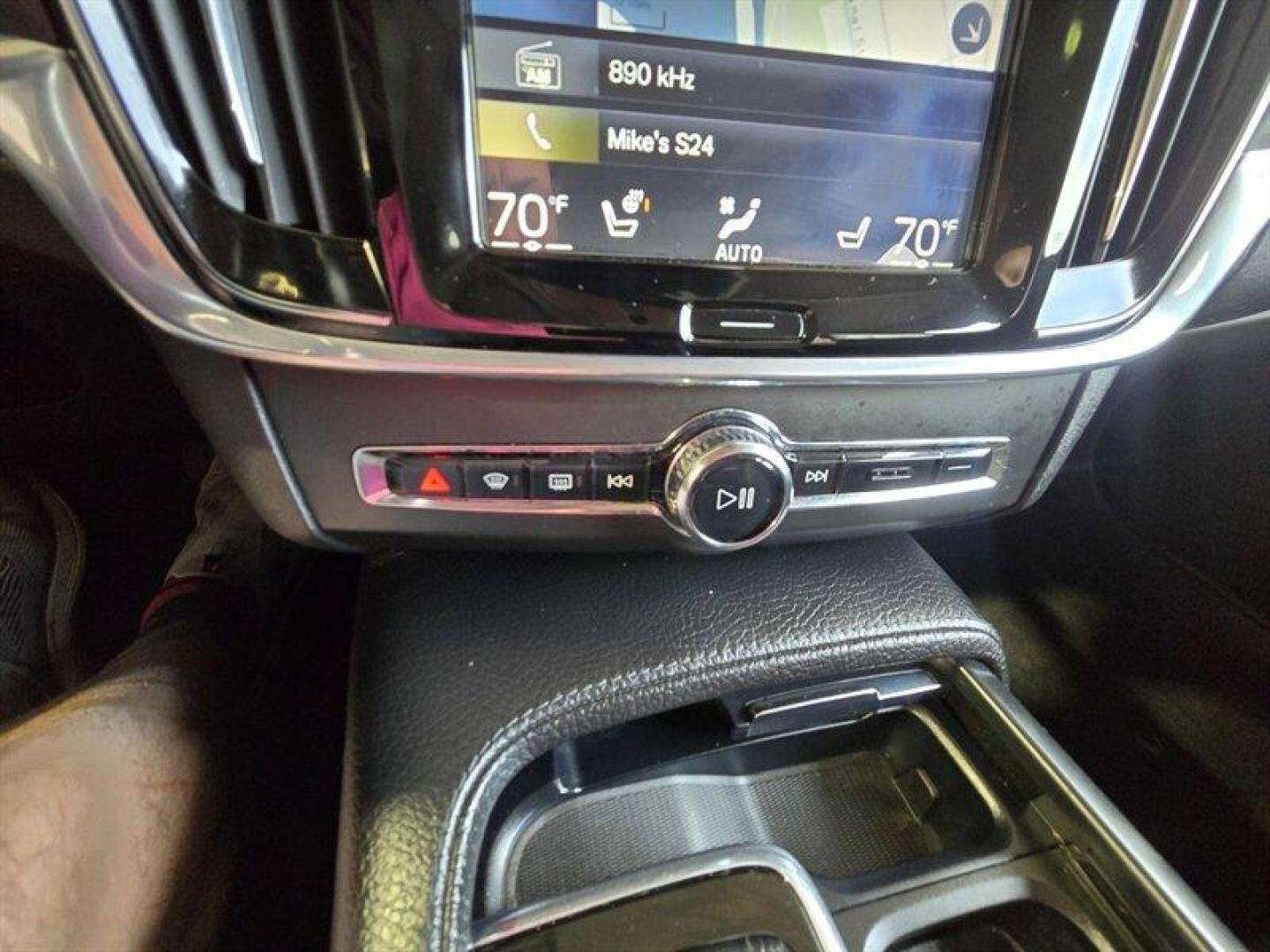 2018 Onyx Black Metallic Volvo V90 Cross Country T5 (YV4102NK4J1) with an 2.0L Turbo I4 250hp 258ft. lbs. engine, Automatic transmission, located at 25355 Eames Street, Channahon, IL, 60410, (815) 467-1807, 41.429108, -88.228432 - Meet the 2018 Volvo V90 Cross Country T5 the stylish, sensible, slightly rebellious wagon that says I like my yoga pants and my weekend adventures in one perfectly crafted Scandinavian sentence. Power and efficiency - 2.0L Turbo I4 putting out a zesty 250 hp and 258 lb-ft of torque - Smooth-shifti - Photo#20