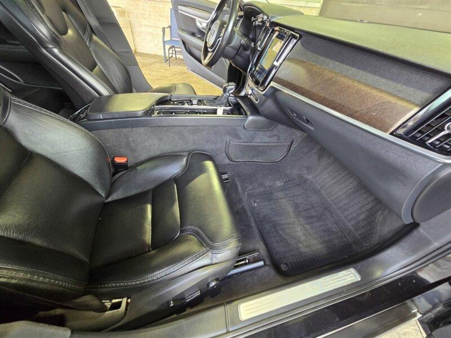 2018 Onyx Black Metallic Volvo V90 Cross Country T5 (YV4102NK4J1) with an 2.0L Turbo I4 250hp 258ft. lbs. engine, Automatic transmission, located at 25355 Eames Street, Channahon, IL, 60410, (815) 467-1807, 41.429108, -88.228432 - Meet the 2018 Volvo V90 Cross Country T5 the stylish, sensible, slightly rebellious wagon that says I like my yoga pants and my weekend adventures in one perfectly crafted Scandinavian sentence. Power and efficiency - 2.0L Turbo I4 putting out a zesty 250 hp and 258 lb-ft of torque - Smooth-shifti - Photo#31