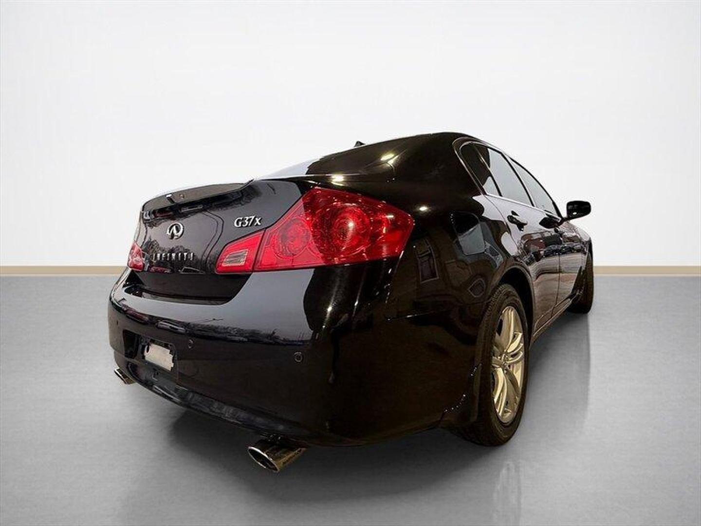2013 Malbec Black INFINITI G37 Sedan X (JN1CV6AR0DM) with an 3.7L V6 328hp 269ft. lbs. engine, Automatic transmission, located at 25355 Eames Street, Channahon, IL, 60410, (815) 467-1807, 41.429108, -88.228432 - LOCAL TRADE. NEEDS NORMAL MAIT...TIRES, BRAKES ETC. PRICED TO SELL ACCORDINGLY. - Photo#3