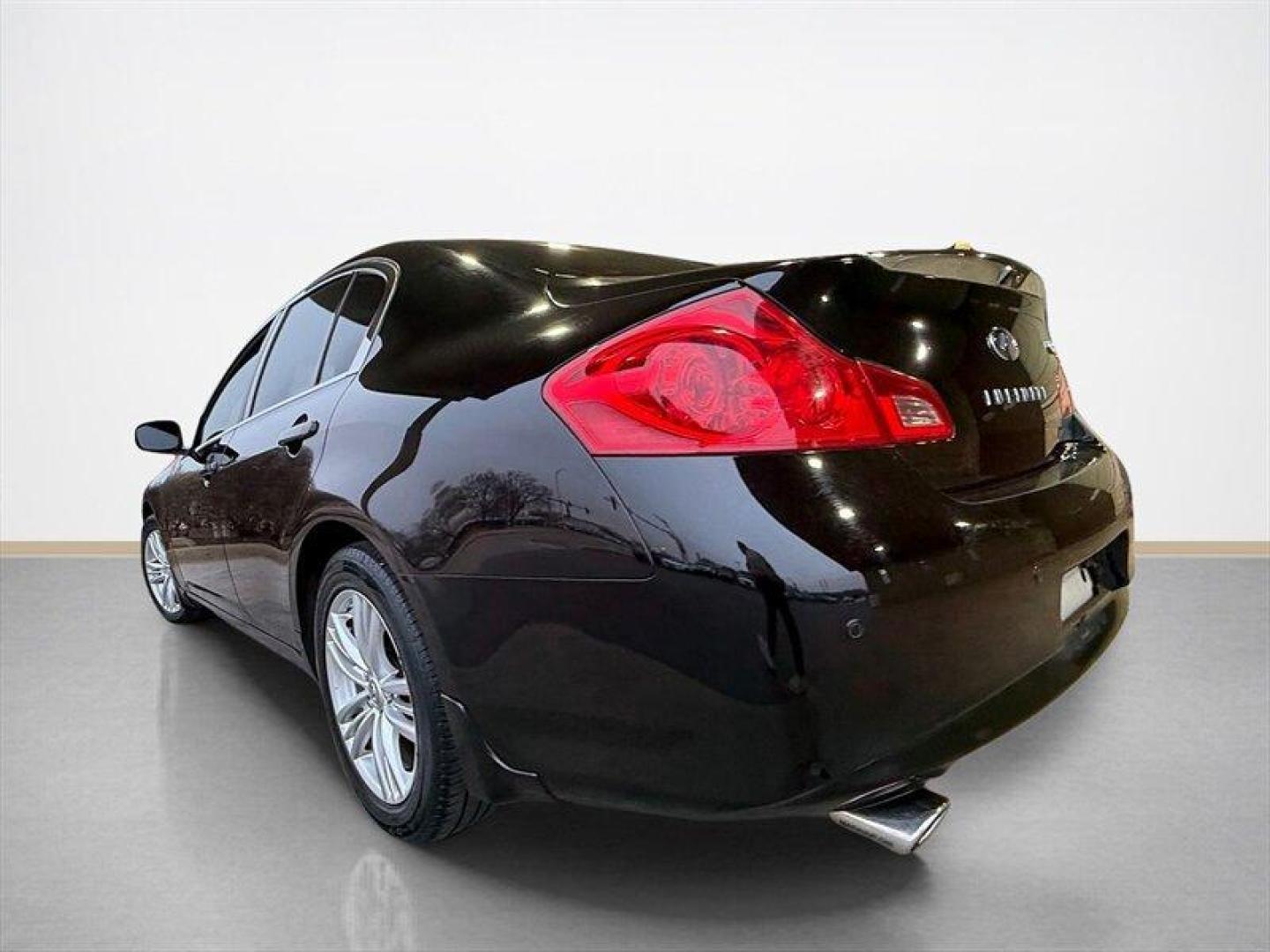 2013 Malbec Black INFINITI G37 Sedan X (JN1CV6AR0DM) with an 3.7L V6 328hp 269ft. lbs. engine, Automatic transmission, located at 25355 Eames Street, Channahon, IL, 60410, (815) 467-1807, 41.429108, -88.228432 - LOCAL TRADE. NEEDS NORMAL MAIT...TIRES, BRAKES ETC. PRICED TO SELL ACCORDINGLY. - Photo#5
