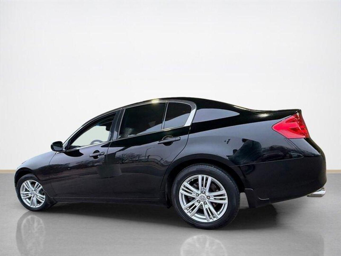 2013 Malbec Black INFINITI G37 Sedan X (JN1CV6AR0DM) with an 3.7L V6 328hp 269ft. lbs. engine, Automatic transmission, located at 25355 Eames Street, Channahon, IL, 60410, (815) 467-1807, 41.429108, -88.228432 - LOCAL TRADE. NEEDS NORMAL MAIT...TIRES, BRAKES ETC. PRICED TO SELL ACCORDINGLY. - Photo#6