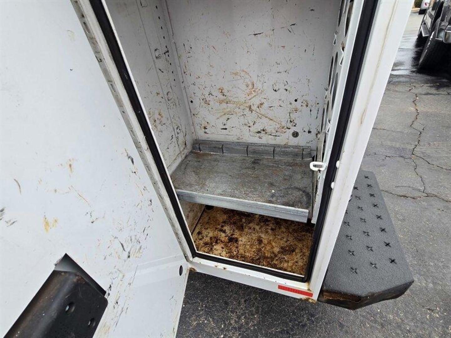 2015 White Chevrolet Express Work Van Cutaway (1GB0G2CG3F1) with an Vortec 6.0L Flex Fuel V8 342hp 373ft. lbs. engine, Automatic transmission, located at 25355 Eames Street, Channahon, IL, 60410, (815) 467-1807, 41.429108, -88.228432 - *12 FOOT KNAPHEIDE KUV PLUMBERS VAN* CLEAN LOCAL TRADE. JUST SERVICED! - Photo#21