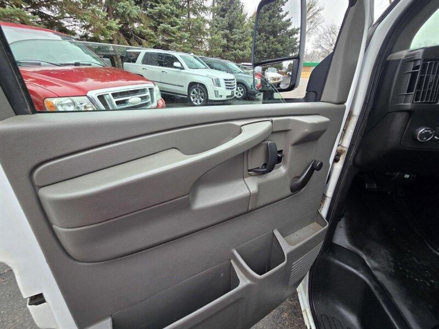 2015 White Chevrolet Express Work Van Cutaway (1GB0G2CG3F1) with an Vortec 6.0L Flex Fuel V8 342hp 373ft. lbs. engine, Automatic transmission, located at 25355 Eames Street, Channahon, IL, 60410, (815) 467-1807, 41.429108, -88.228432 - *12 FOOT KNAPHEIDE KUV PLUMBERS VAN* CLEAN LOCAL TRADE. JUST SERVICED! - Photo#10