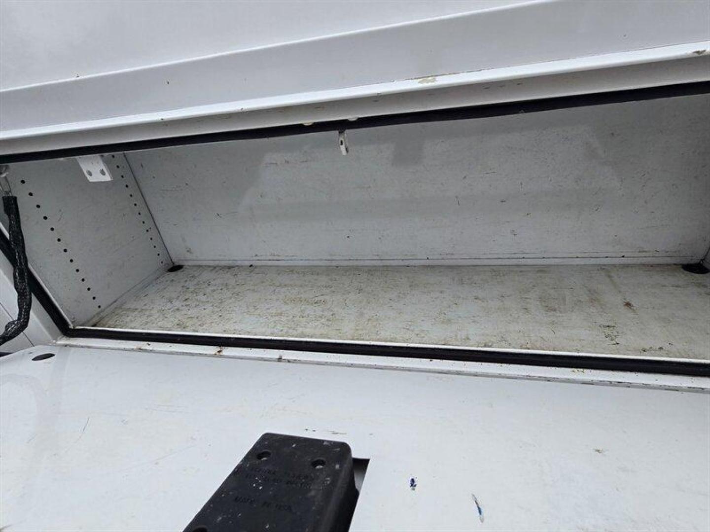 2015 White Chevrolet Express Work Van Cutaway (1GB0G2CG3F1) with an Vortec 6.0L Flex Fuel V8 342hp 373ft. lbs. engine, Automatic transmission, located at 25355 Eames Street, Channahon, IL, 60410, (815) 467-1807, 41.429108, -88.228432 - *12 FOOT KNAPHEIDE KUV PLUMBERS VAN* CLEAN LOCAL TRADE. JUST SERVICED! - Photo#20