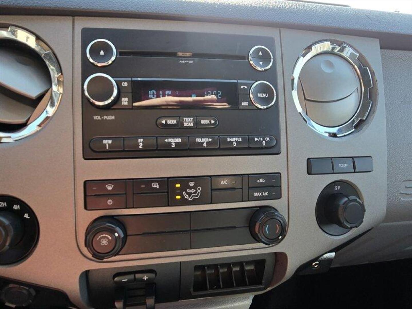 2016 Shadow Black Ford F-350 XLT DRW (1FT8W3D65GE) with an 6.2L Flex Fuel V8 316hp 397ft. lbs. engine, Automatic transmission, located at 25355 Eames Street, Channahon, IL, 60410, (815) 467-1807, 41.429108, -88.228432 - ** 8 FOOT LONG BED, ONLY 46,000 MILES **2016 Ford F-350 Super Duty XLT Shadow Black exterior, Steel Gray interior. Powered by the factory 6.2L Flex-Fuel V8 (316 hp / 397 lb-ft) paired with Fords TorqShift six-speed automatic transmission. This one-owner truck has below 47,000 miles (averaging under - Photo#20