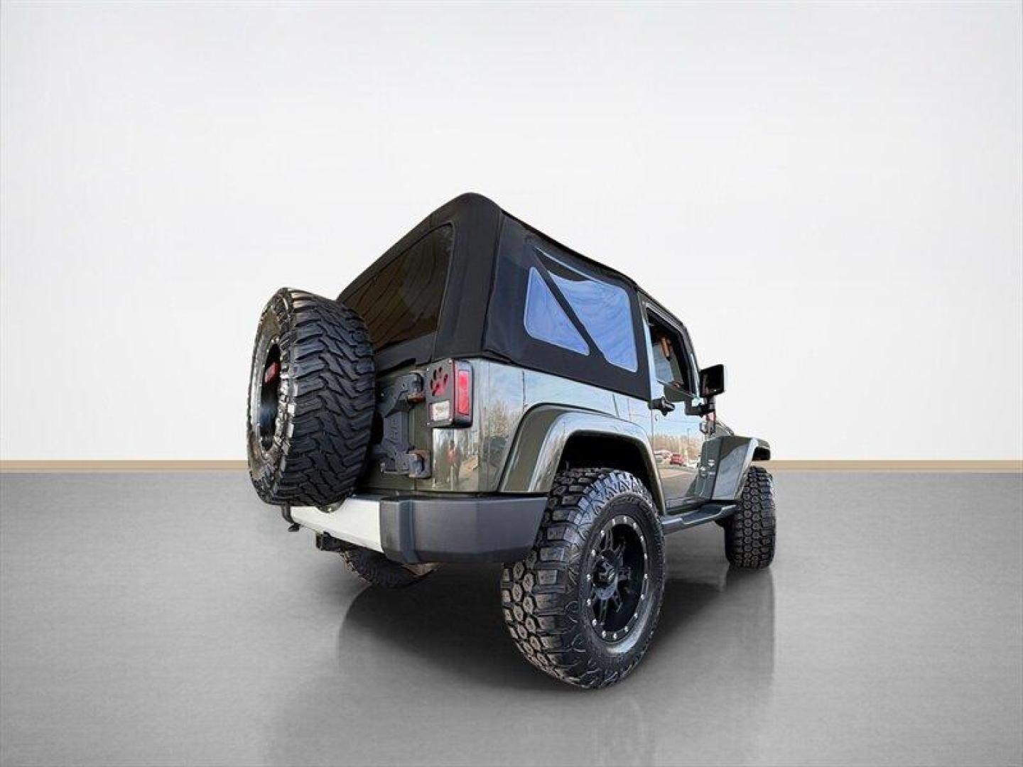 2015 Tank Clear Coat Jeep Wrangler Sahara (1C4AJWBG3FL) with an 3.6L V6 285hp 260ft. lbs. engine, Automatic transmission, located at 25355 Eames Street, Channahon, IL, 60410, (815) 467-1807, 41.429108, -88.228432 - Photo#3