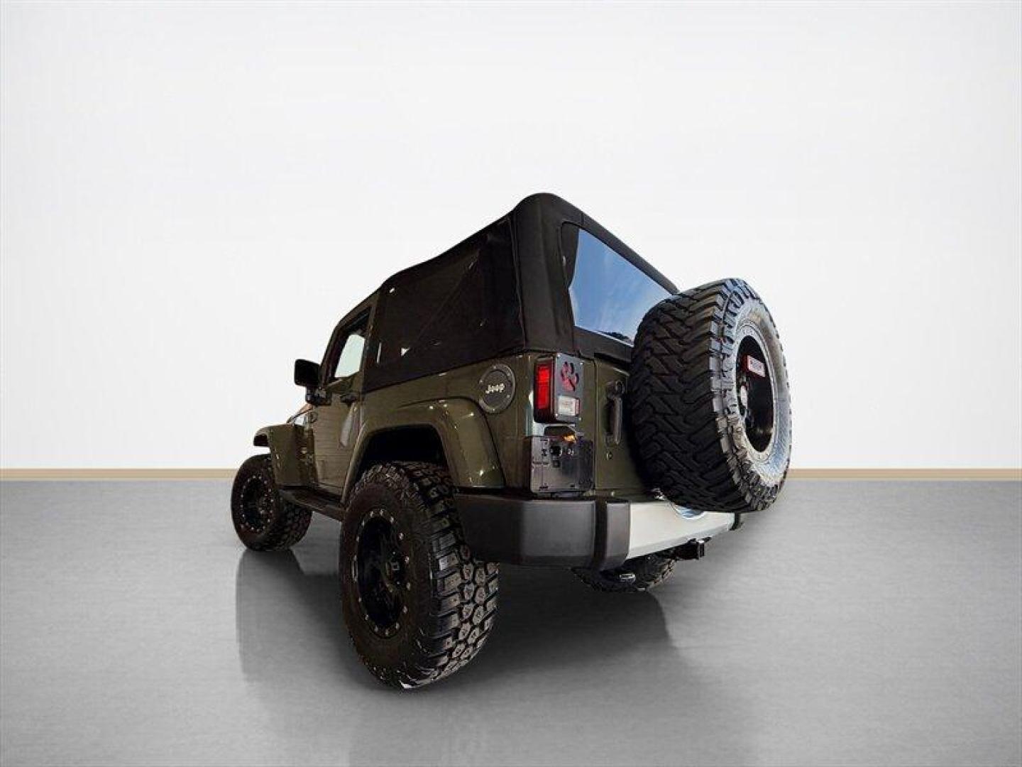 2015 Tank Clear Coat Jeep Wrangler Sahara (1C4AJWBG3FL) with an 3.6L V6 285hp 260ft. lbs. engine, Automatic transmission, located at 25355 Eames Street, Channahon, IL, 60410, (815) 467-1807, 41.429108, -88.228432 - Photo#4
