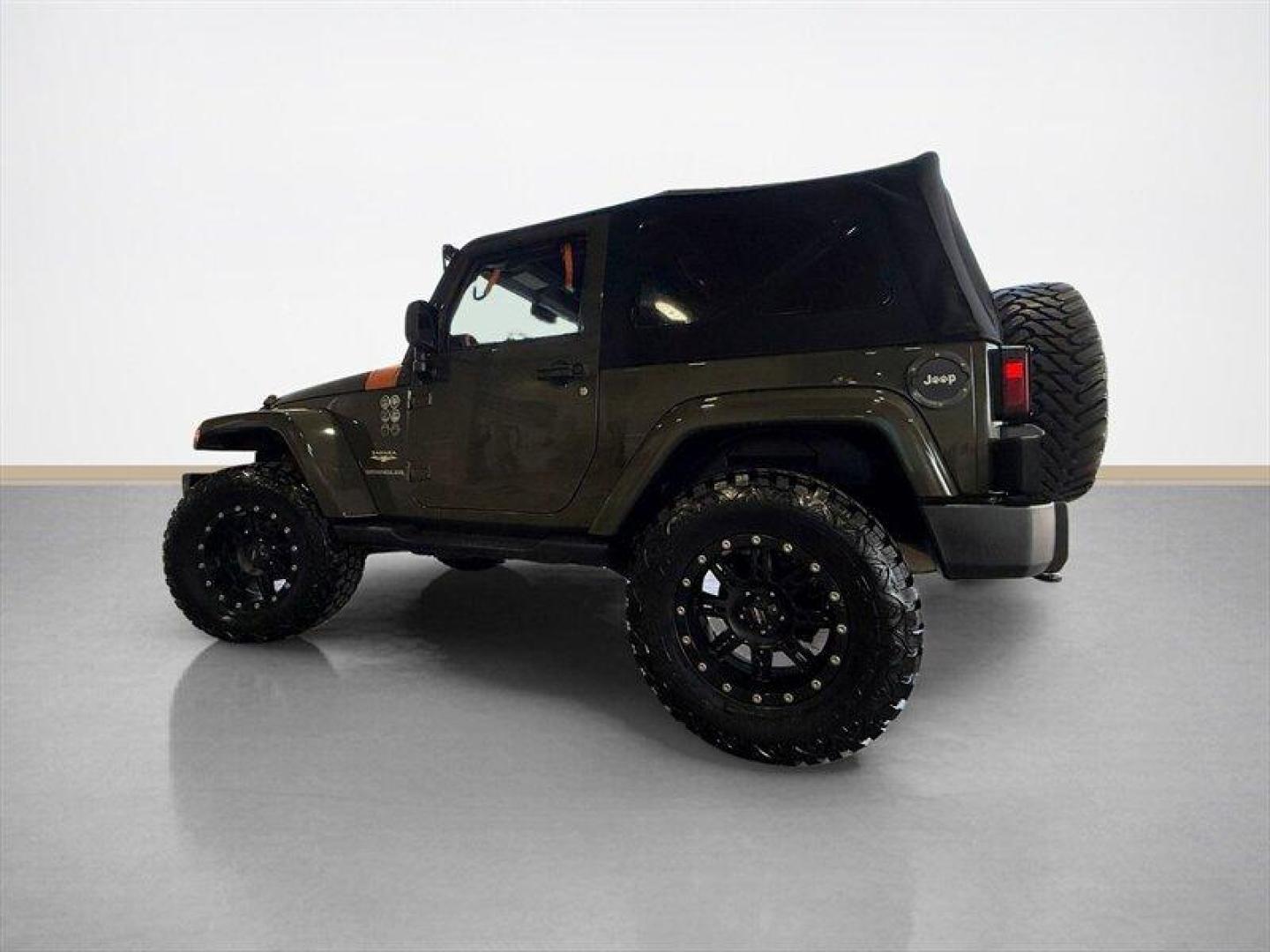 2015 Tank Clear Coat Jeep Wrangler Sahara (1C4AJWBG3FL) with an 3.6L V6 285hp 260ft. lbs. engine, Automatic transmission, located at 25355 Eames Street, Channahon, IL, 60410, (815) 467-1807, 41.429108, -88.228432 - Photo#5
