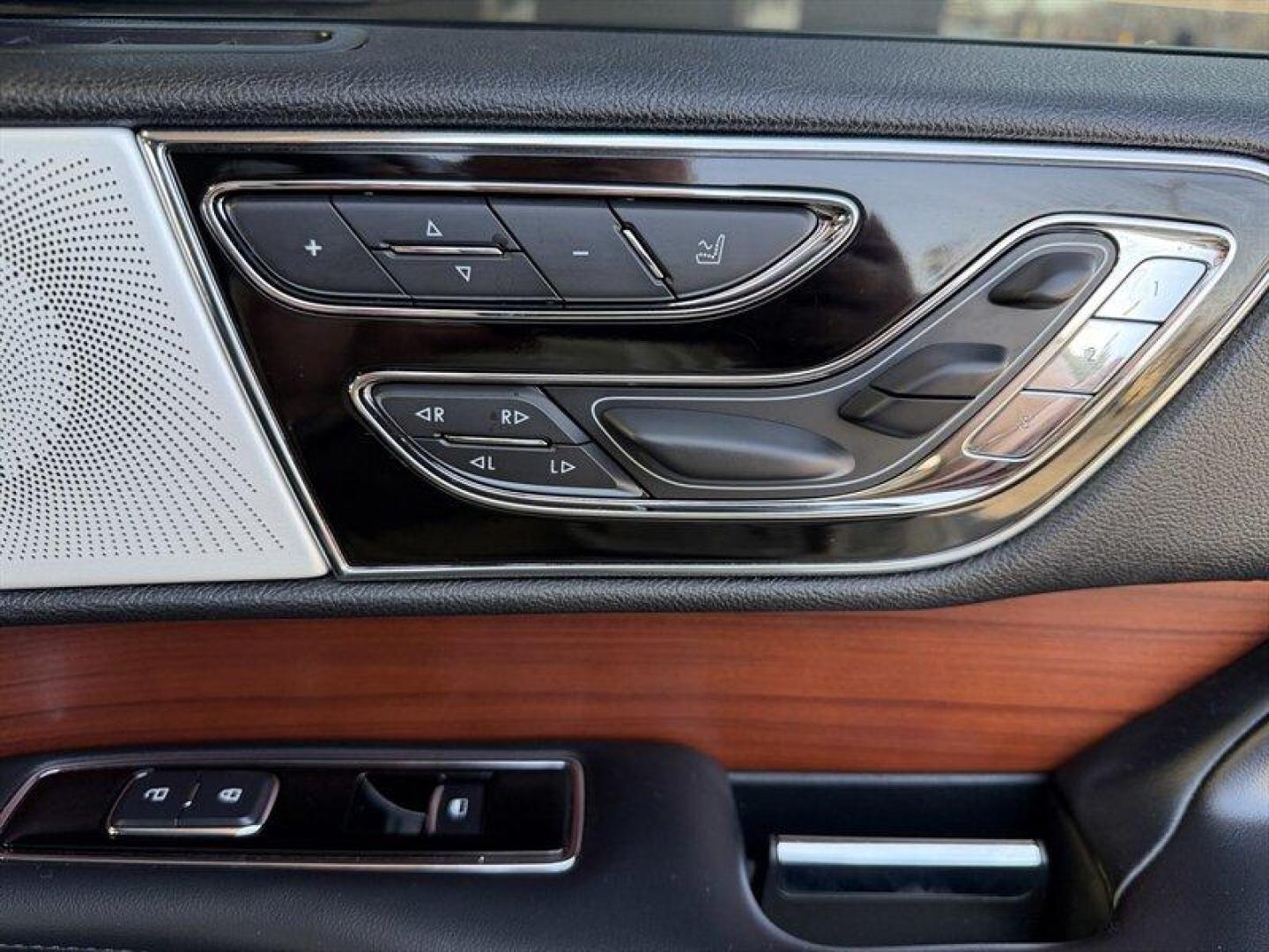 2021 Infinite Black Lincoln Navigator Reserve (5LMJJ2KT4ME) with an 3.5L Twin Turbo V6 450hp 510ft. lbs. engine, Automatic transmission, located at 25355 Eames Street, Channahon, IL, 60410, (815) 467-1807, 41.429108, -88.228432 - ** UNIT WAS A CUSTOMER BUYBACK BUT HAS BEEN REPAIRED BY LINCOLN** 2021 Lincoln Navigator Reserve Infinite Black exterior, Ebony leather interior. Powered by the factory 3.5L Twin-Turbo V6 producing 450 hp and 510 lb-ft of torque, paired with a 10-speed automatic transmission. This Navigator has und - Photo#18