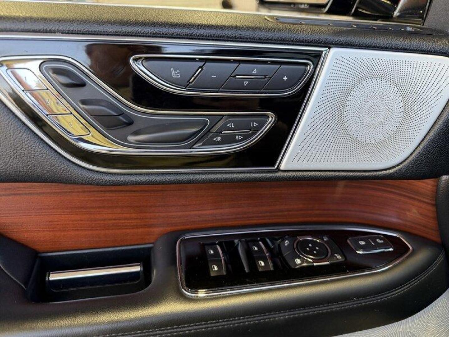2021 Infinite Black Lincoln Navigator Reserve (5LMJJ2KT4ME) with an 3.5L Twin Turbo V6 450hp 510ft. lbs. engine, Automatic transmission, located at 25355 Eames Street, Channahon, IL, 60410, (815) 467-1807, 41.429108, -88.228432 - ** UNIT WAS A CUSTOMER BUYBACK BUT HAS BEEN REPAIRED BY LINCOLN** 2021 Lincoln Navigator Reserve Infinite Black exterior, Ebony leather interior. Powered by the factory 3.5L Twin-Turbo V6 producing 450 hp and 510 lb-ft of torque, paired with a 10-speed automatic transmission. This Navigator has und - Photo#19