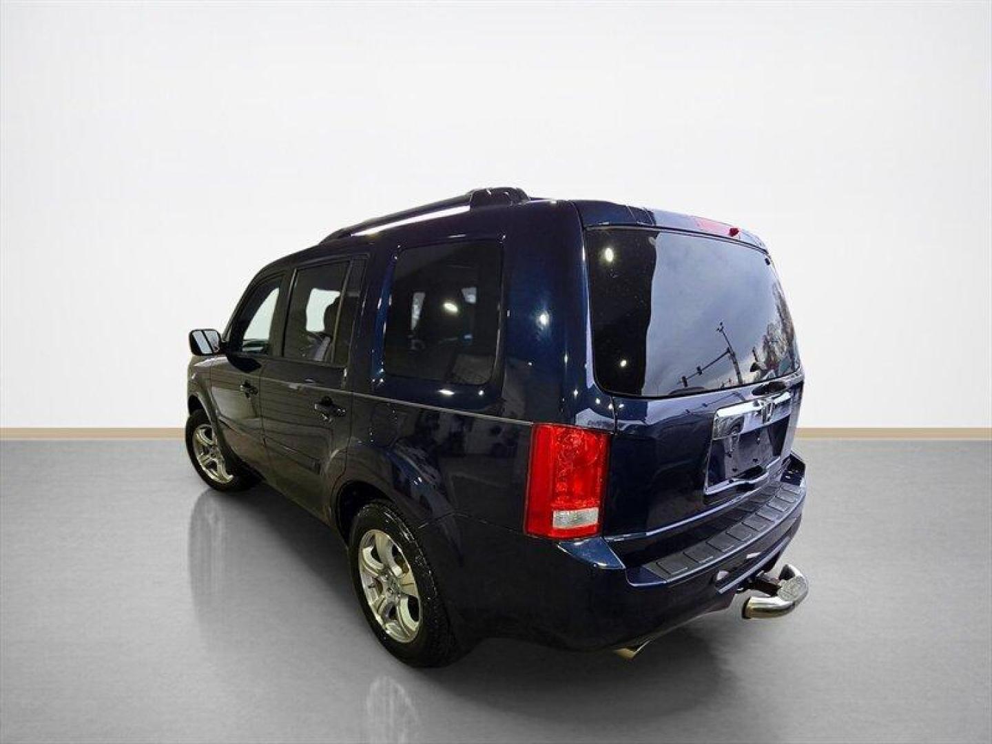 2012 Bali Blue Pearl Honda Pilot EX-L (5FNYF3H57CB) with an 3.5L V6 250hp 253ft. lbs. engine, Automatic transmission, located at 25355 Eames Street, Channahon, IL, 60410, (815) 467-1807, 41.429108, -88.228432 - 2012 Honda Pilot EX-L Bali Blue Pearl exterior with Gray leather interior. This well-maintained SUV is powered by a 3.5L V6 producing 250 hp and 253 ft-lbs of torque, paired with Hondas smooth automatic transmission. It has excellent overall condition, a clean CARFAX report, and a single-owner hist - Photo#5