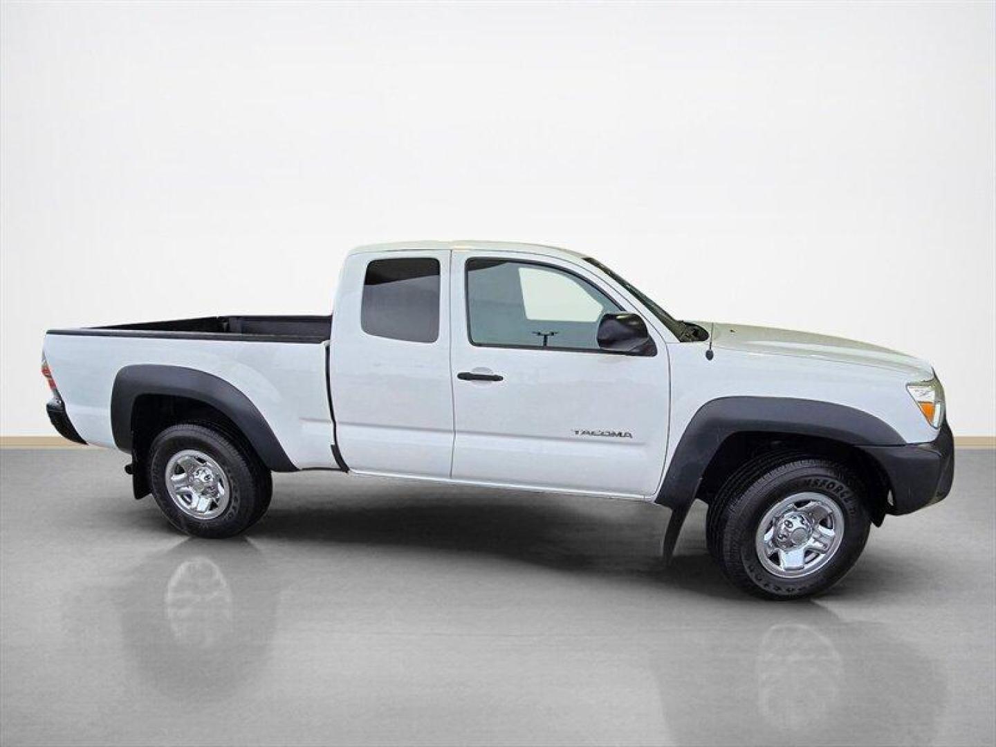 2015 Super White Toyota Tacoma (5TFUX4EN8FX) with an 2.7L I4 159hp 180ft. lbs. engine, Automatic transmission, located at 25355 Eames Street, Channahon, IL, 60410, (815) 467-1807, 41.429108, -88.228432 - This 2015 Toyota Tacoma is built to take over the road no apologies. Super White exterior, Graphite interior, and a gutsy 2.7L I4 pumping out 159 horsepower and 180 lb-ft of torque. Its lean, its mean, and itll get you where you need to go with a measured appetite: 18 MPG city and 20 MPG highway. T - Photo#1