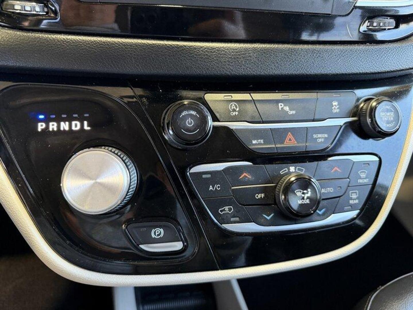 2018 Billet Silver Metallic Clear Coat Chrysler Pacifica Touring L (2C4RC1BG2JR) with an Pentastar 3.6L V6 287hp 262ft. lbs. engine, Automatic transmission, located at 25355 Eames Street, Channahon, IL, 60410, (815) 467-1807, 41.429108, -88.228432 - Bright, roomy, and ready for every family adventure this 2018 Chrysler Pacifica Touring L blends confident Pentastar performance with thoughtful, family-friendly design. Powertrain and efficiency - Pentastar 3.6L V6 producing 287 hp and 262 lb-ft of torque - Smooth-shifting 9-speed automatic trans - Photo#20