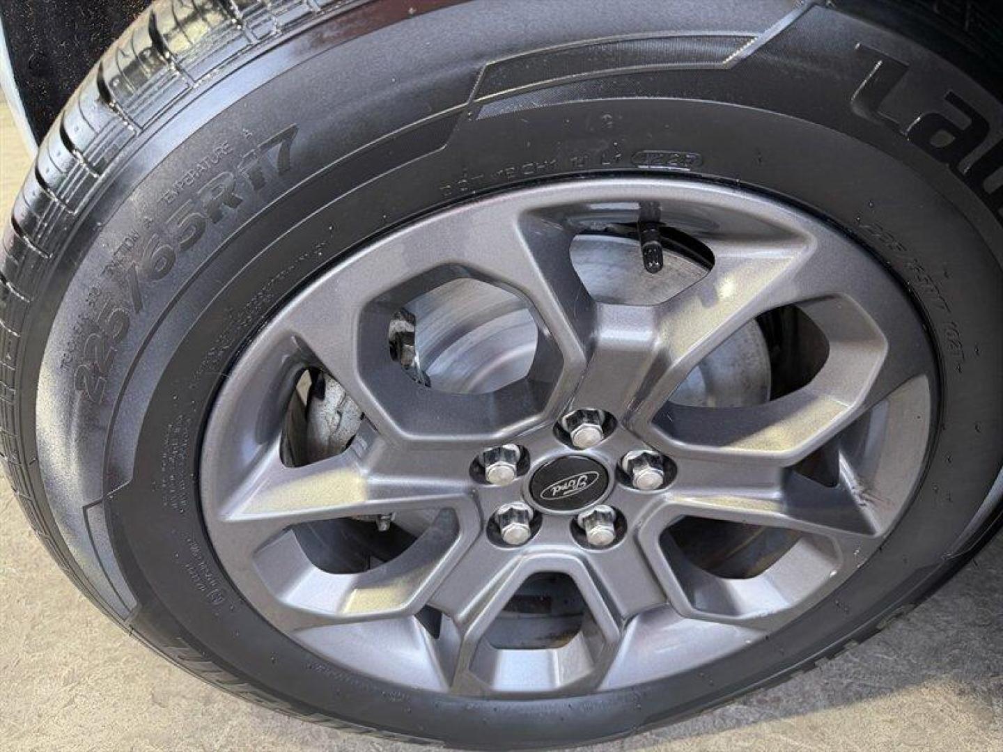 2022 Green Ford Maverick XLT (3FTTW8E3XNR) with an 2.5L Hybrid I4 191hp engine, Automatic transmission, located at 25355 Eames Street, Channahon, IL, 60410, (815) 467-1807, 41.429108, -88.228432 - This is not a commuter its a compact truck that thinks bigger. The 2022 Ford Maverick XLT with the 2.5L Hybrid I-4 and electric assist puts a hard stop on compromise: 191 combined horsepower, blistering efficiency (42 MPG city / 33 MPG highway), and the kind of real-world utility your weeknight her - Photo#9