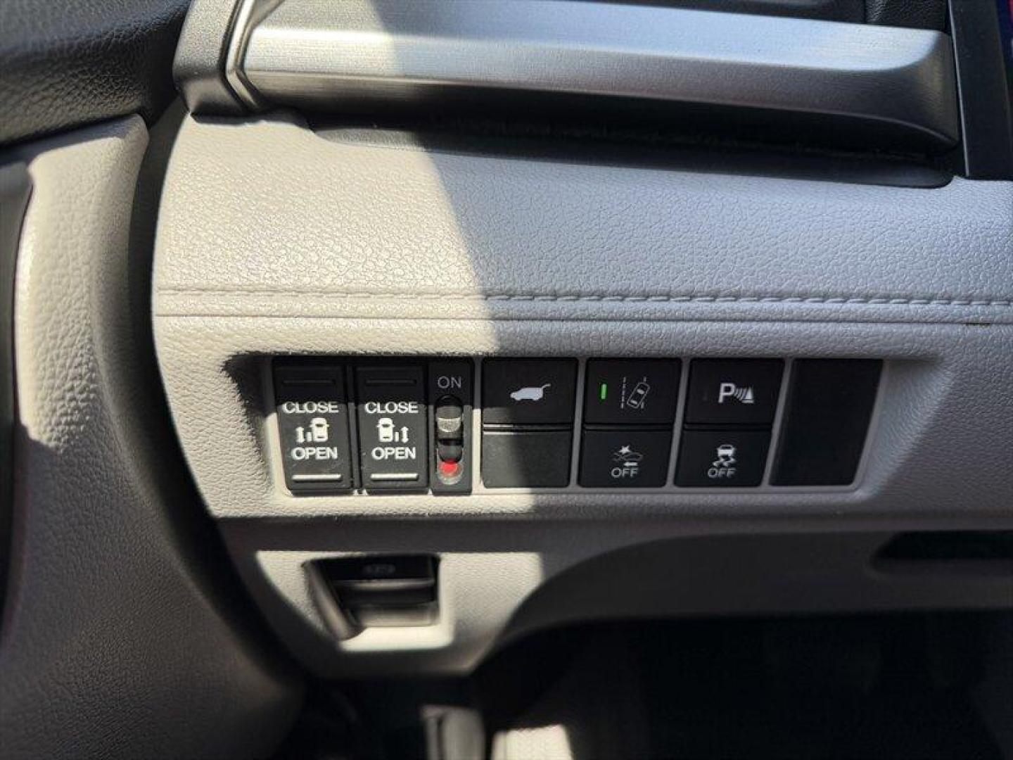 2019 Modern Steel Metallic Honda Odyssey Touring (5FNRL6H88KB) with an 3.5L V6 280hp 262ft. lbs. engine, Automatic transmission, located at 25355 Eames Street, Channahon, IL, 60410, (815) 467-1807, 41.429108, -88.228432 - Meet your new family MVP: a 2019 Honda Odyssey Touring in Modern Steel Metallic with a classy Gray leather interior the minivan that somehow looks as sharp in the school pickup line as it does when youre hauling furniture at midnight. Power and efficiency - Under the hood: a punchy 3.5L V6 crank - Photo#28