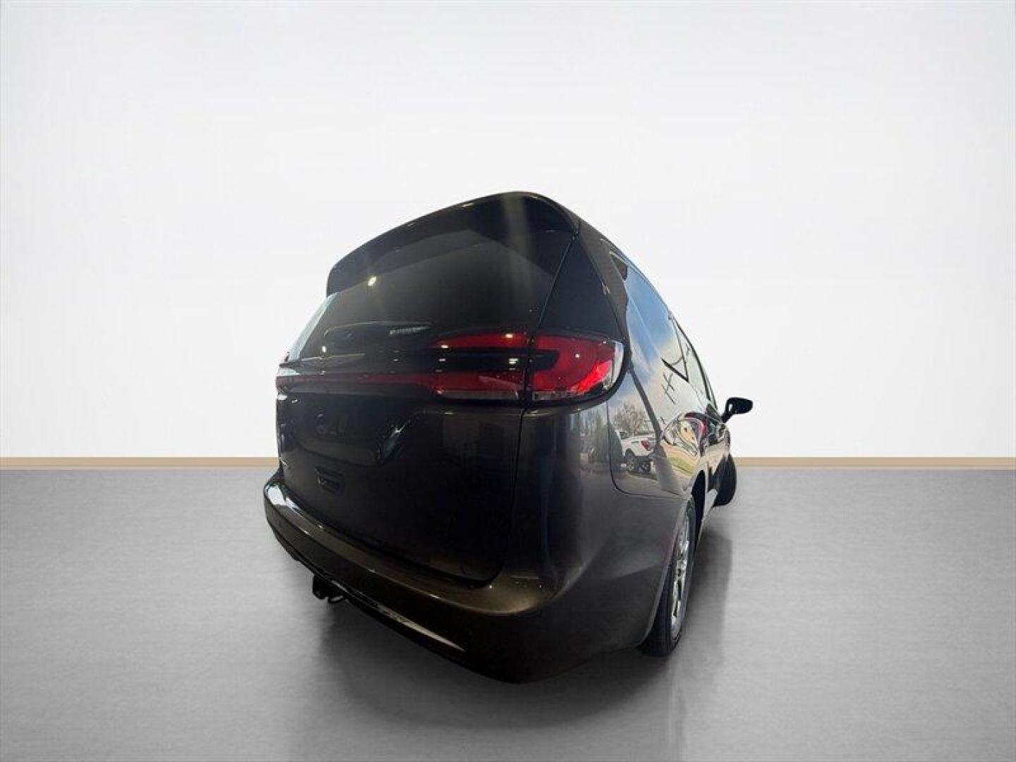 2021 Granite Crystal Metallic Clear Coat Chrysler Pacifica Touring (2C4RC1FG2MR) with an Pentastar 3.6L V6 287hp 262ft. lbs. engine, Automatic transmission, located at 25355 Eames Street, Channahon, IL, 60410, (815) 467-1807, 41.429108, -88.228432 - Bright, capable, and family-friendly this 2021 Chrysler Pacifica Touring in Maximum Steel Metallic Clear Coat is ready to make every drive easier and more enjoyable. Powered by the tried-and-true Pentastar 3.6L V6 (287 hp and 262 lb-ft of torque) paired to a smooth automatic transmission, it delive - Photo#3