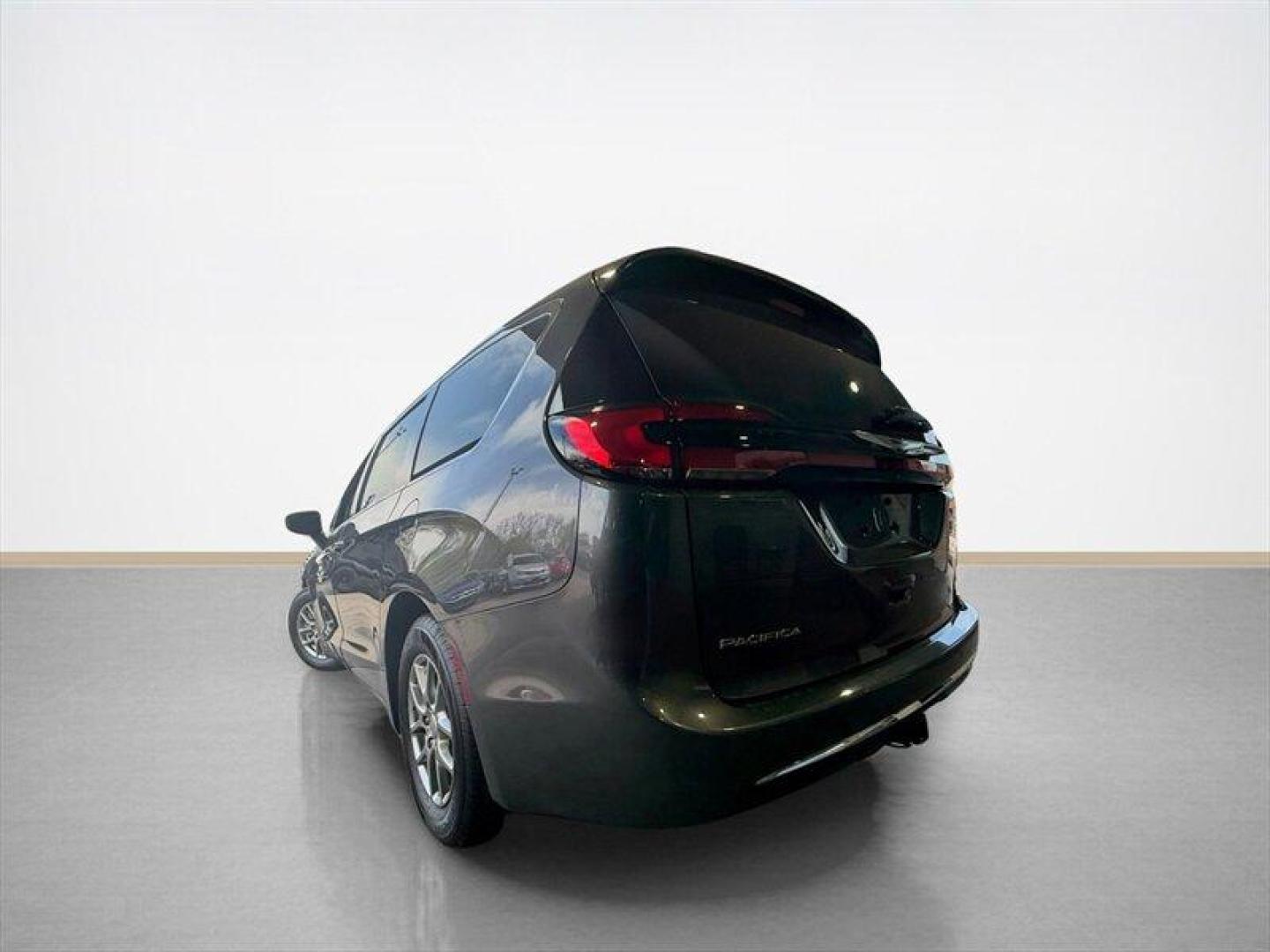 2021 Granite Crystal Metallic Clear Coat Chrysler Pacifica Touring (2C4RC1FG2MR) with an Pentastar 3.6L V6 287hp 262ft. lbs. engine, Automatic transmission, located at 25355 Eames Street, Channahon, IL, 60410, (815) 467-1807, 41.429108, -88.228432 - Bright, capable, and family-friendly this 2021 Chrysler Pacifica Touring in Maximum Steel Metallic Clear Coat is ready to make every drive easier and more enjoyable. Powered by the tried-and-true Pentastar 3.6L V6 (287 hp and 262 lb-ft of torque) paired to a smooth automatic transmission, it delive - Photo#5