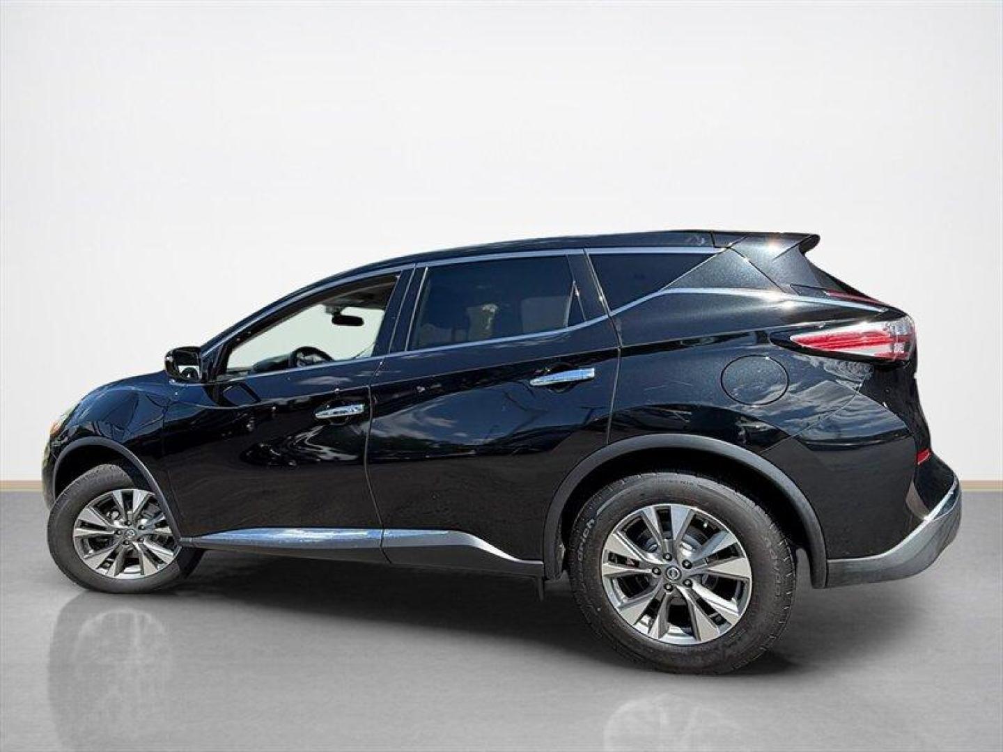 2016 Magnetic Black Nissan Murano S (5N1AZ2MHXGN) with an 3.5L V6 260hp 240ft. lbs. engine, Automatic transmission, located at 25355 Eames Street, Channahon, IL, 60410, (815) 467-1807, 41.429108, -88.228432 - The 2016 Nissan Murano S offers a blend of performance, comfort, and style. Under the hood, it is powered by a 3.5L V6 engine delivering 260 horsepower and 240 ft-lbs of torque, providing a smooth and responsive driving experience. The exterior features a sleek Magnetic Black finish, complemented by- Photo#6