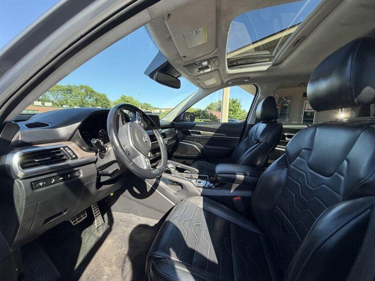 2020 Everlasting Silver Kia Telluride SX (5XYP5DHC7LG) with an 3.8L V6 291hp 262ft. lbs. engine, Automatic transmission, located at 25355 Eames Street, Channahon, IL, 60410, (815) 467-1807, 41.429108, -88.228432 - BIG SUV ENERGY. ZERO DEALER PREP FEES. This 2020 Kia Telluride SX AWD is serving luxury without the luxury price tag. Gravity Gray with Black Rims Heated and Cooled Leather Seats Navigation Bucket Seats Backup Camera Panoramic Sunroof AWD Confidence And here's the best part... FULLY SERVICED - Photo#10