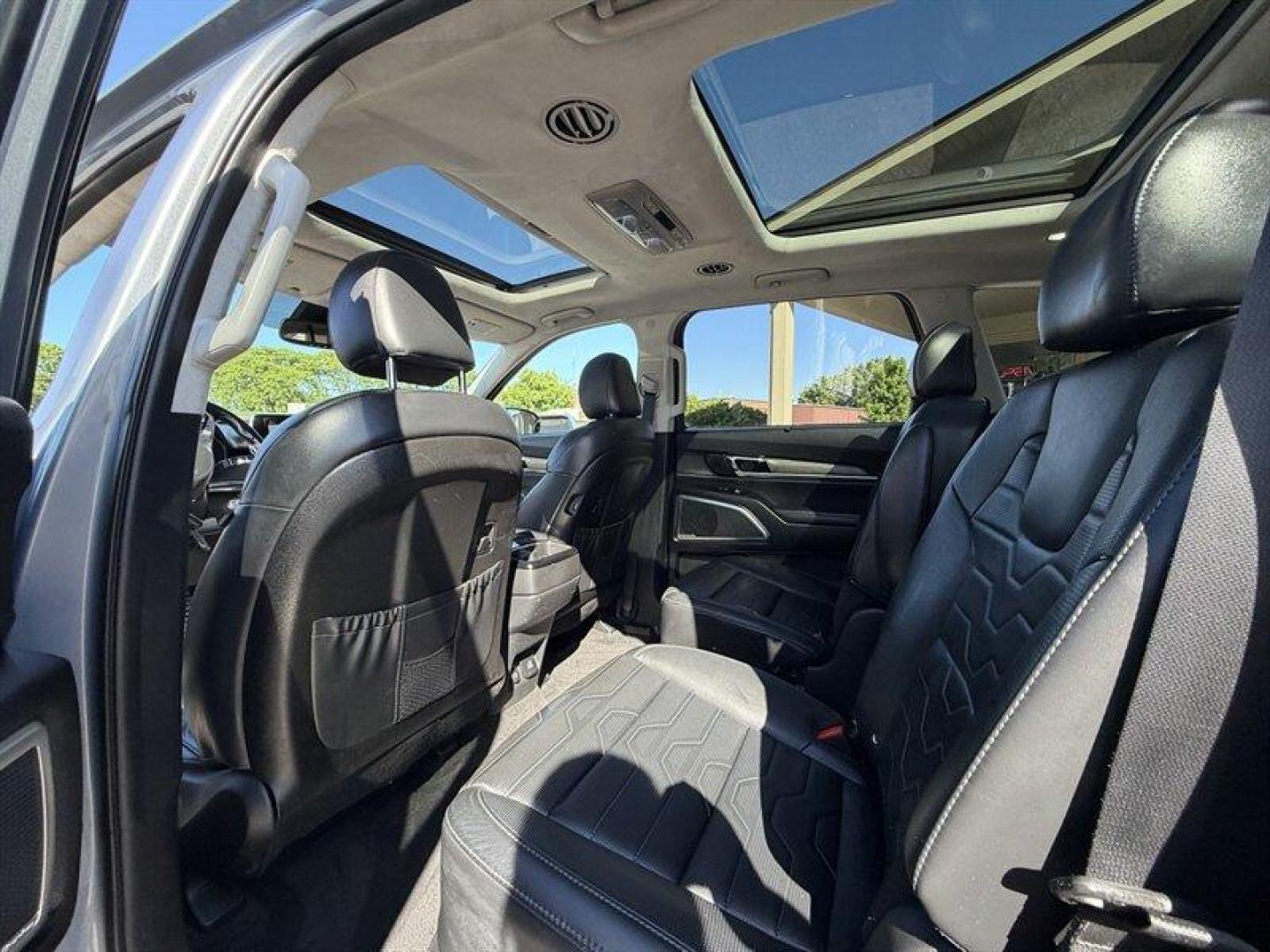 2020 Everlasting Silver Kia Telluride SX (5XYP5DHC7LG) with an 3.8L V6 291hp 262ft. lbs. engine, Automatic transmission, located at 25355 Eames Street, Channahon, IL, 60410, (815) 467-1807, 41.429108, -88.228432 - BIG SUV ENERGY. ZERO DEALER PREP FEES. This 2020 Kia Telluride SX AWD is serving luxury without the luxury price tag. Gravity Gray with Black Rims Heated and Cooled Leather Seats Navigation Bucket Seats Backup Camera Panoramic Sunroof AWD Confidence And here's the best part... FULLY SERVICED - Photo#11