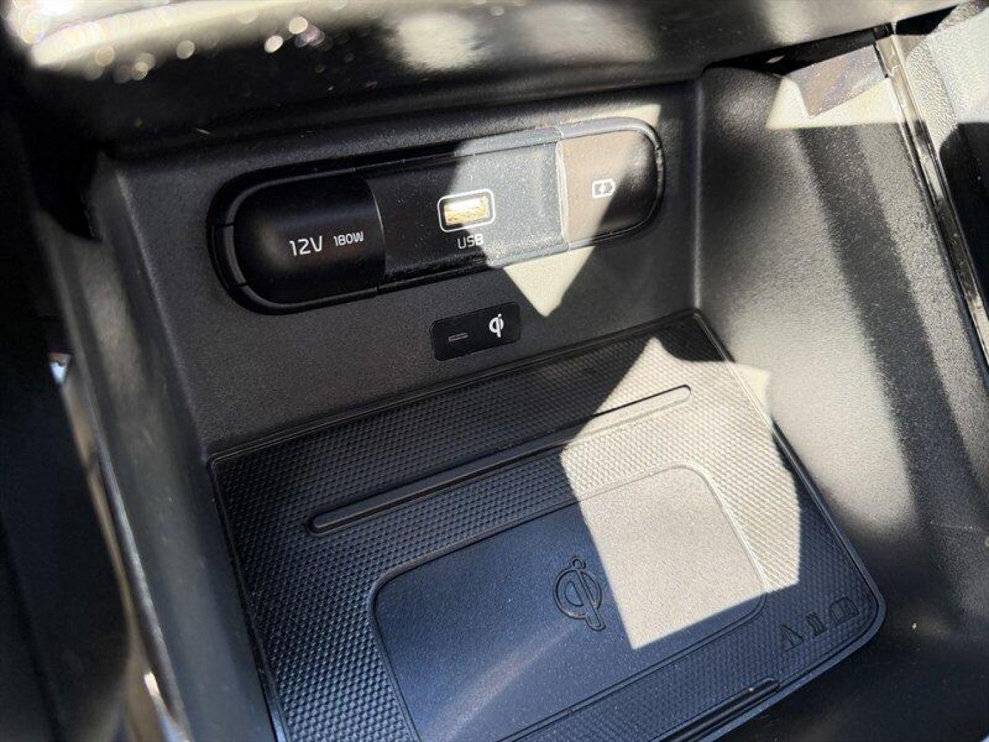 2020 Everlasting Silver Kia Telluride SX (5XYP5DHC7LG) with an 3.8L V6 291hp 262ft. lbs. engine, Automatic transmission, located at 25355 Eames Street, Channahon, IL, 60410, (815) 467-1807, 41.429108, -88.228432 - BIG SUV ENERGY. ZERO DEALER PREP FEES. This 2020 Kia Telluride SX AWD is serving luxury without the luxury price tag. Gravity Gray with Black Rims Heated and Cooled Leather Seats Navigation Bucket Seats Backup Camera Panoramic Sunroof AWD Confidence And here's the best part... FULLY SERVICED - Photo#31