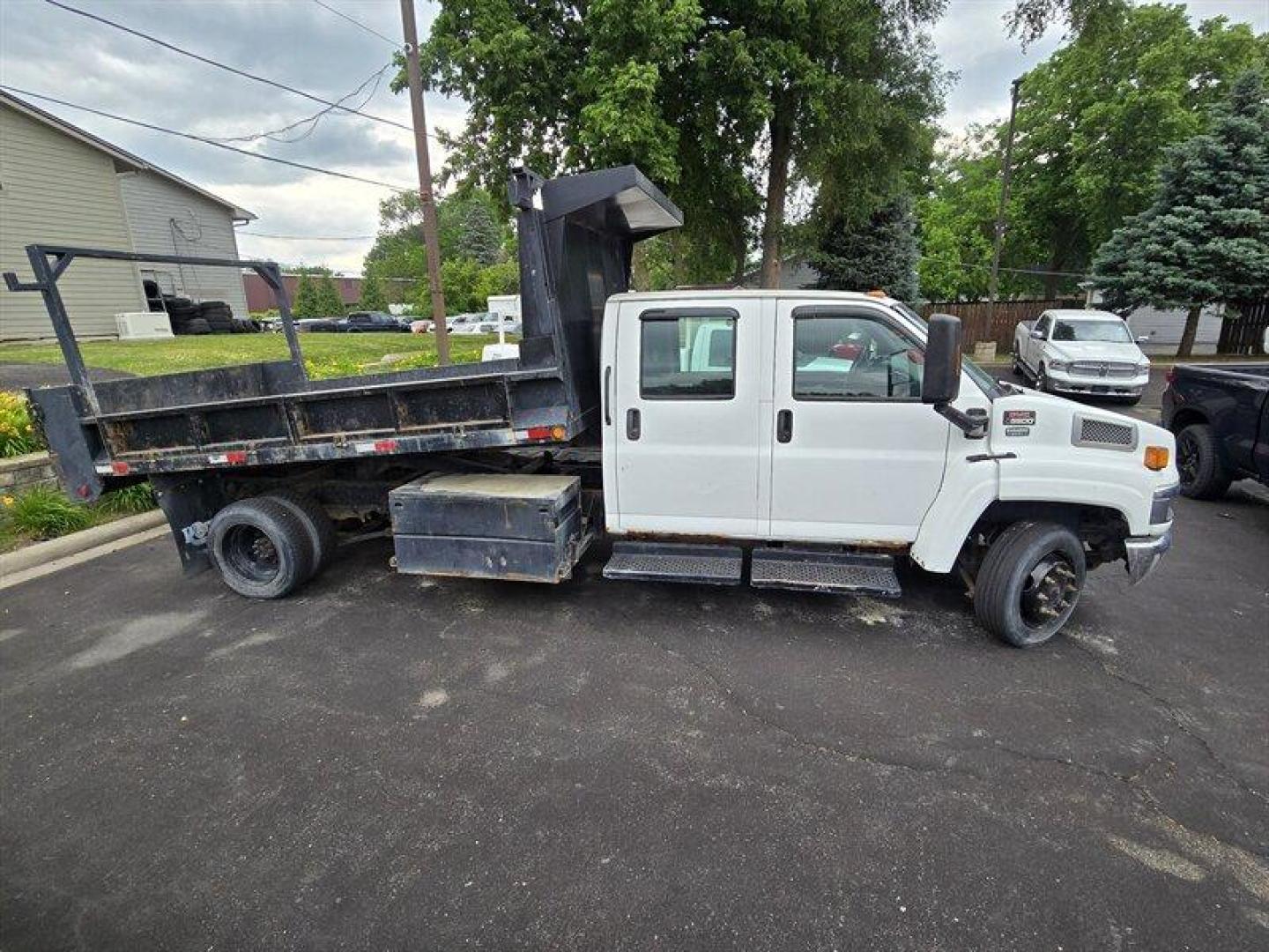 2004 White GMC TopKick C5500 (1GDE5E1124F) with an Duramax 6.6L V8 300hp 520ft. lbs. engine, Automatic transmission, located at 25355 Eames Street, Channahon, IL, 60410, (815) 467-1807, 41.429108, -88.228432- Photo#1