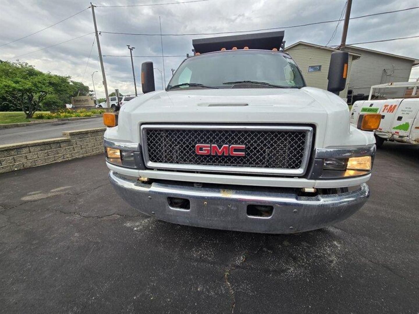 2004 White GMC TopKick C5500 (1GDE5E1124F) with an Duramax 6.6L V8 300hp 520ft. lbs. engine, Automatic transmission, located at 25355 Eames Street, Channahon, IL, 60410, (815) 467-1807, 41.429108, -88.228432- Photo#7