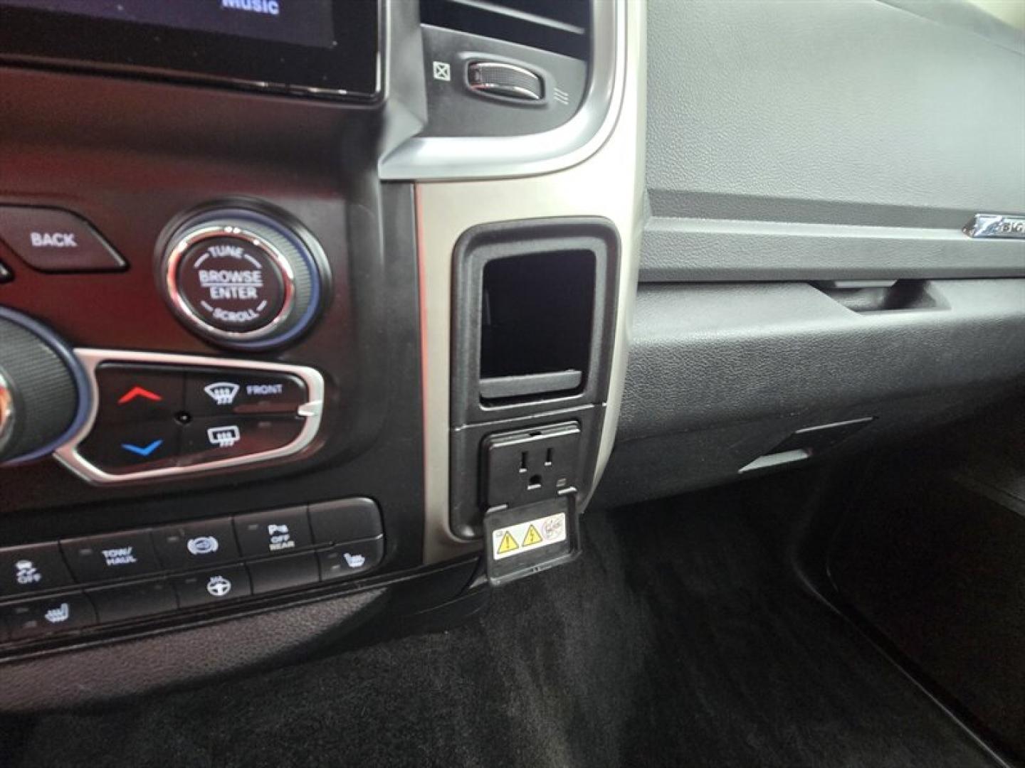 2016 Bright Silver Metallic Clear Coat RAM 2500 Big Horn (3C6UR5JL8GG) with an Cummins 6.7L Diesel Turbo I6 350hp 660ft. lbs. engine, Automatic transmission, located at 25355 Eames Street, Channahon, IL, 60410, (815) 467-1807, 41.429108, -88.228432- Photo#19