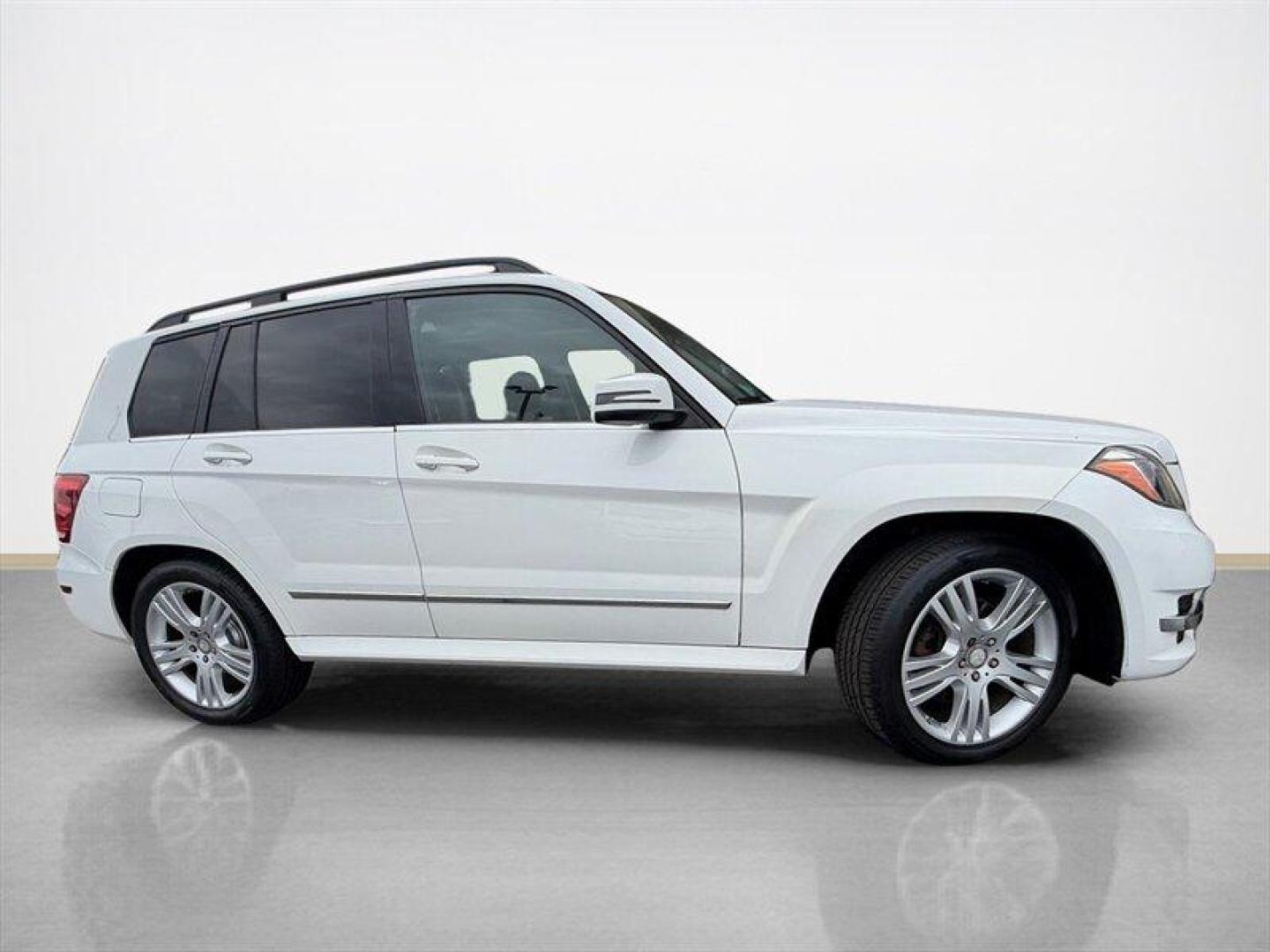 2014 Diamond White Metallic Mercedes-Benz GLK GLK 350 4MATIC and #174; (WDCGG8JB7EG) with an 3.5L V6 302hp 273ft. lbs. engine, Automatic transmission, located at 25355 Eames Street, Channahon, IL, 60410, (815) 467-1807, 41.429108, -88.228432 - Feast your eyes on this 2014 Mercedes-Benz GLK 350 4MATICwhere luxury meets power and sass meets sophistication. This beauty is rocking a 3.5L V6 engine that pumps out a juicy 302 horsepower and 273 ft-lbs of torque, ready to tackle city streets or open highways with style and confidence. With just- Photo#1