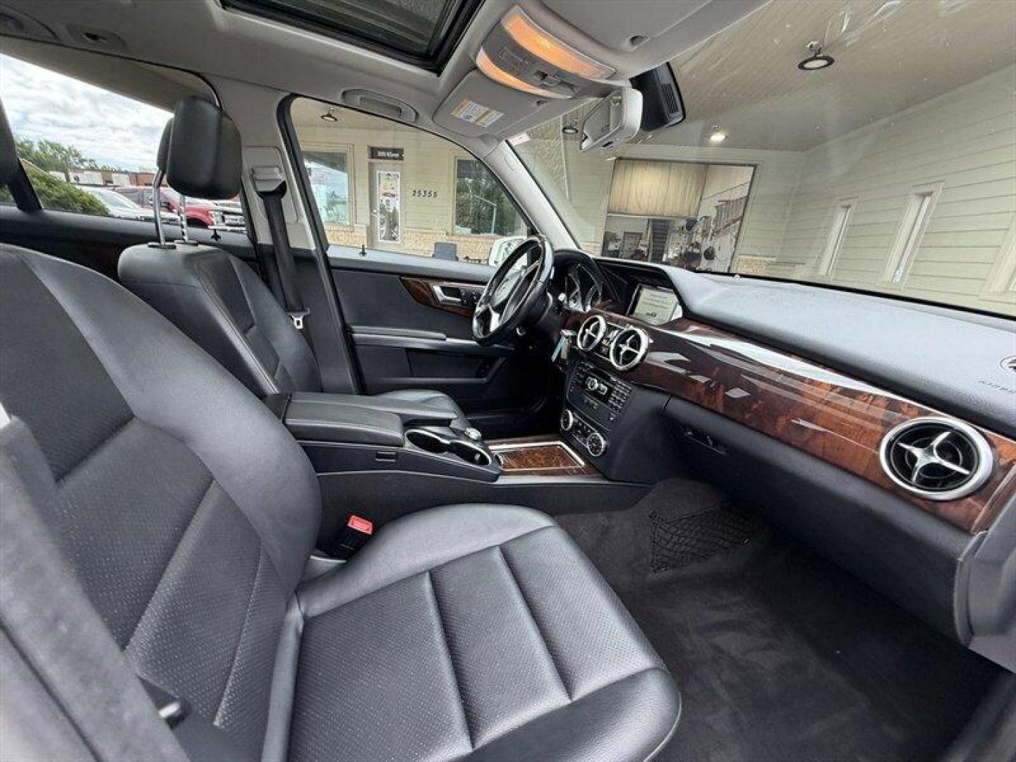 2014 Diamond White Metallic Mercedes-Benz GLK GLK 350 4MATIC and #174; (WDCGG8JB7EG) with an 3.5L V6 302hp 273ft. lbs. engine, Automatic transmission, located at 25355 Eames Street, Channahon, IL, 60410, (815) 467-1807, 41.429108, -88.228432 - Feast your eyes on this 2014 Mercedes-Benz GLK 350 4MATICwhere luxury meets power and sass meets sophistication. This beauty is rocking a 3.5L V6 engine that pumps out a juicy 302 horsepower and 273 ft-lbs of torque, ready to tackle city streets or open highways with style and confidence. With just- Photo#15