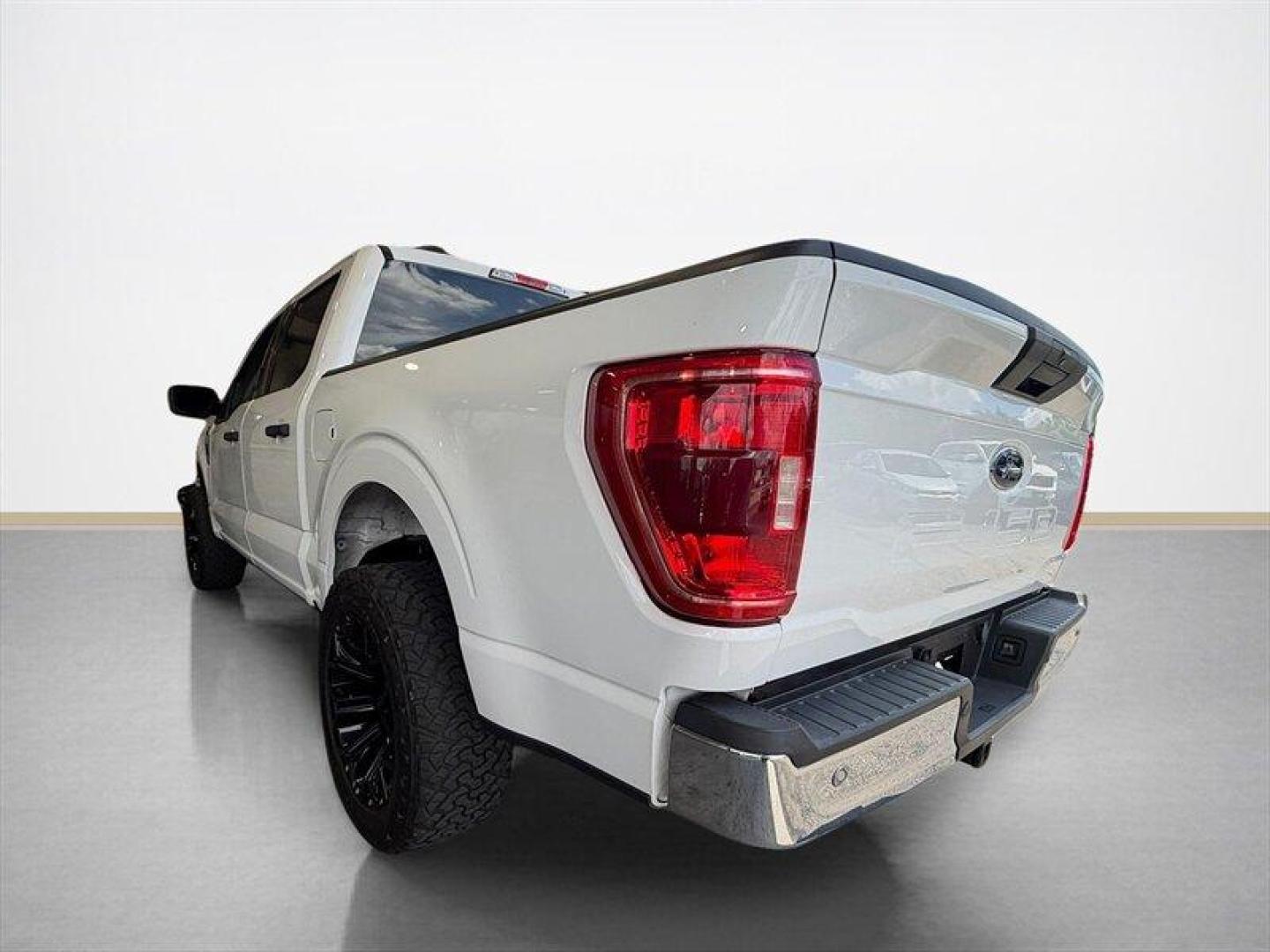 2022 Oxford White Ford F-150 XLT (1FTFW1E50NK) with an 5.0L Flex Fuel V8 400hp 410ft. lbs. engine, Automatic transmission, located at 25355 Eames Street, Channahon, IL, 60410, (815) 467-1807, 41.429108, -88.228432 - Forget the turbo debates. This one has the engine everyone asks for. A hard-to-find, true original 5.0L V8 under the hood, backed by the comfort and capability that made the F-150 America's favorite truck. 5.0L V8 Crew Cab 4x4 XLT Package Good miles Just serviced Texas truck Ready for work, towing- Photo#5