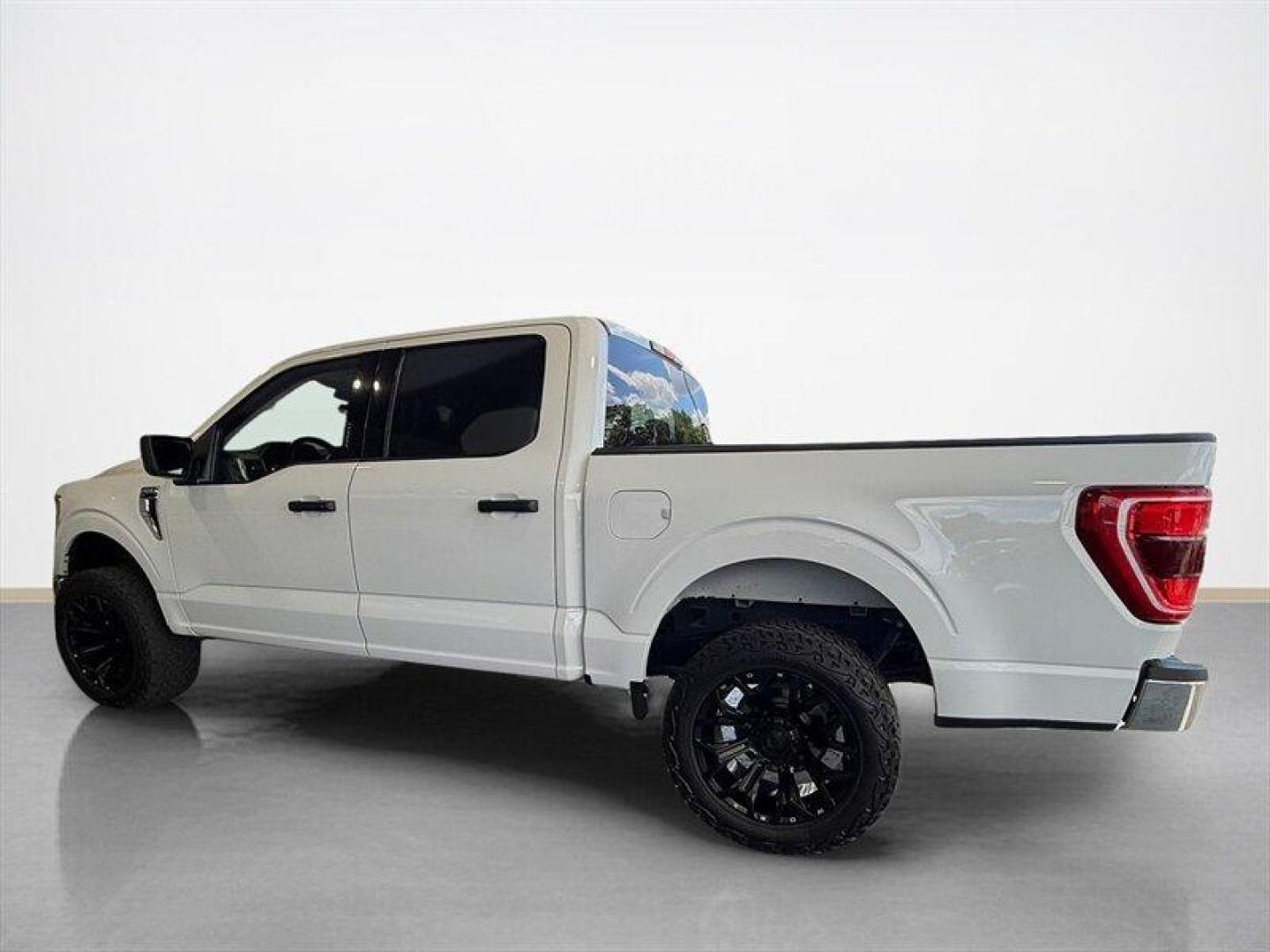 2022 Oxford White Ford F-150 XLT (1FTFW1E50NK) with an 5.0L Flex Fuel V8 400hp 410ft. lbs. engine, Automatic transmission, located at 25355 Eames Street, Channahon, IL, 60410, (815) 467-1807, 41.429108, -88.228432 - Forget the turbo debates. This one has the engine everyone asks for. A hard-to-find, true original 5.0L V8 under the hood, backed by the comfort and capability that made the F-150 America's favorite truck. 5.0L V8 Crew Cab 4x4 XLT Package Good miles Just serviced Texas truck Ready for work, towing- Photo#6