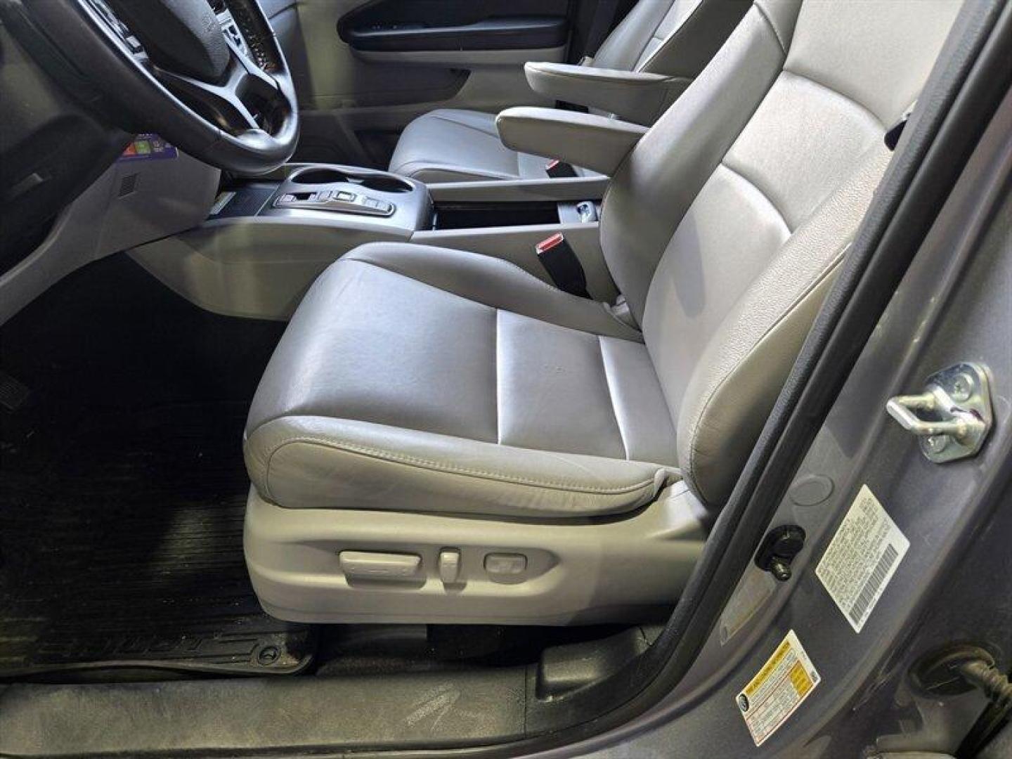 2022 Lunar Silver Metallic Honda Pilot Special Edition (5FNYF6H25NB) with an 3.5L V6 280hp 262ft. lbs. engine, Automatic transmission, located at 25355 Eames Street, Channahon, IL, 60410, (815) 467-1807, 41.429108, -88.228432 - The 2022 Honda Pilot SE features a robust 3.5L V6 engine delivering 280 horsepower and 262 lb-ft of torque, providing a balanced combination of power and efficiency. The exterior is finished in Lunar Silver Metallic, complemented by a Gray interior that offers a spacious and comfortable environment- Photo#10