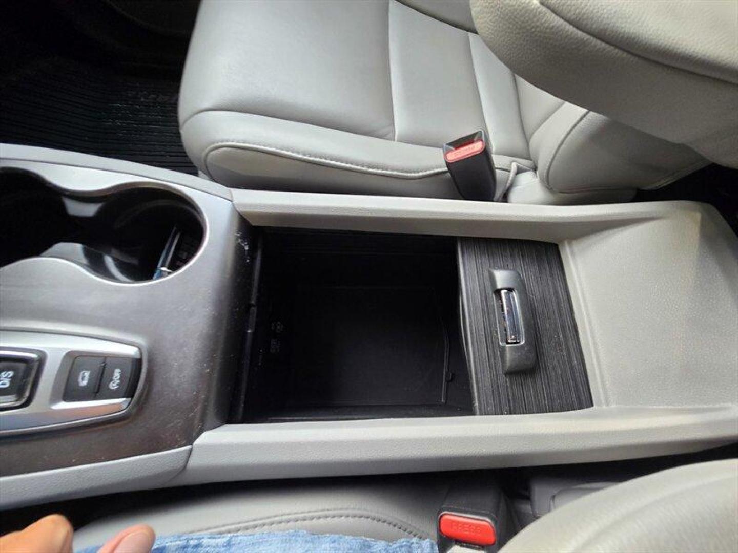 2022 Lunar Silver Metallic Honda Pilot Special Edition (5FNYF6H25NB) with an 3.5L V6 280hp 262ft. lbs. engine, Automatic transmission, located at 25355 Eames Street, Channahon, IL, 60410, (815) 467-1807, 41.429108, -88.228432 - The 2022 Honda Pilot SE features a robust 3.5L V6 engine delivering 280 horsepower and 262 lb-ft of torque, providing a balanced combination of power and efficiency. The exterior is finished in Lunar Silver Metallic, complemented by a Gray interior that offers a spacious and comfortable environment- Photo#22