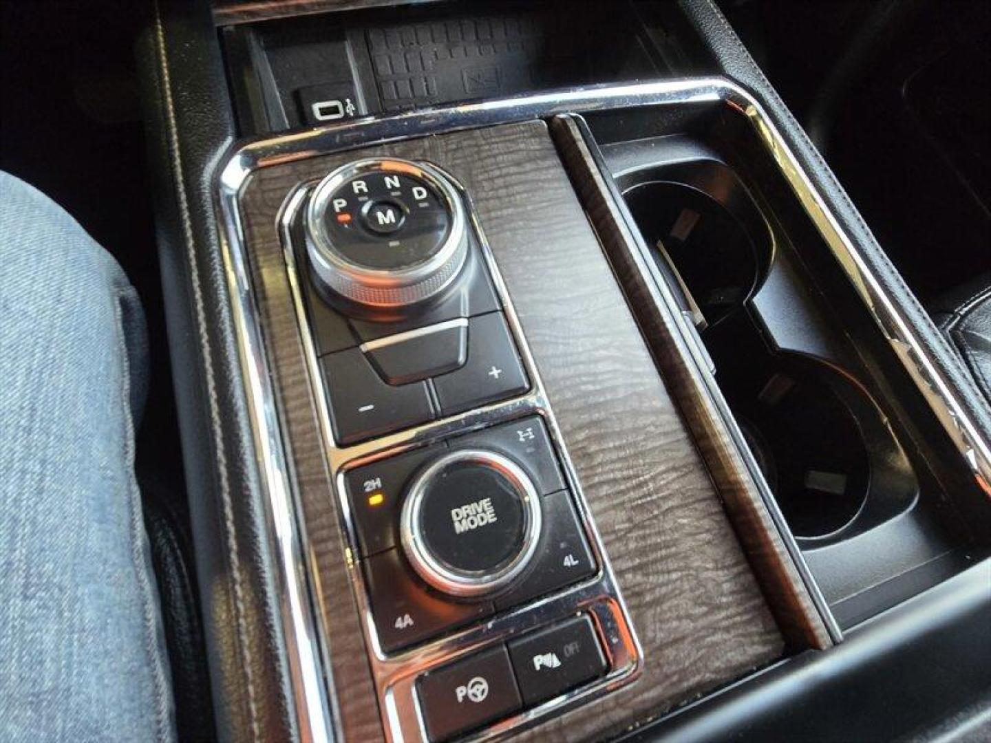 2018 Magnetic Ford Expedition Limited (1FMJU2AT1JE) with an EcoBoost 3.5L Twin Turbo V6 375hp 470ft. lbs. engine, Automatic transmission, located at 25355 Eames Street, Channahon, IL, 60410, (815) 467-1807, 41.429108, -88.228432 - This 2018 Ford Expedition Limited offers a powerful and efficient driving experience with its EcoBoost 3.5L Twin Turbo V6 engine, delivering 375 horsepower and 470 lb.-ft. of torque. The Magnetic exterior complements the Ebony interior, combining a sleek appearance with comfortable and spacious seat- Photo#23