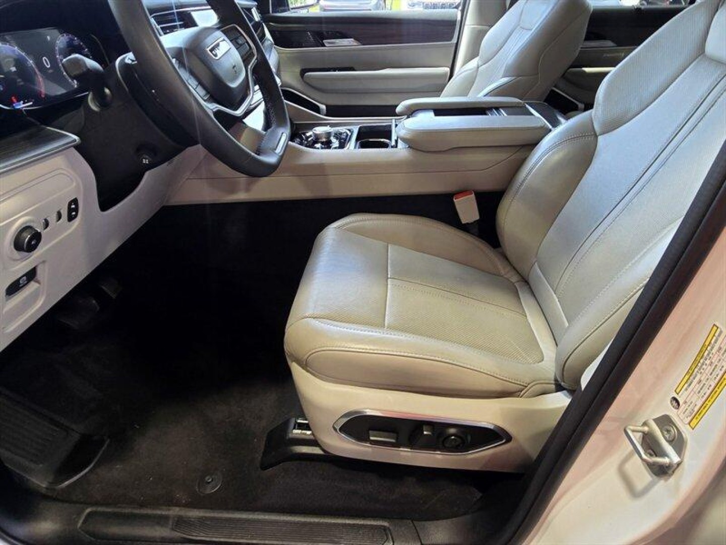 2023 Bright White Clear Coat Jeep Wagoneer Series III (1C4SJVDP4PS) with an Hurricane 3.0L Twin Turbo I6 420hp 468ft. lbs. engine, Automatic transmission, located at 25355 Eames Street, Channahon, IL, 60410, (815) 467-1807, 41.429108, -88.228432 - The 2023 Jeep Wagoneer Series III offers a blend of powerful performance, refined luxury, and advanced technology. Equipped with a Hurricane 3.0L Twin Turbo I6 engine, it delivers 420 horsepower and 468 ft-lbs of torque, providing confident acceleration and smooth driving dynamics. The factory defau- Photo#10