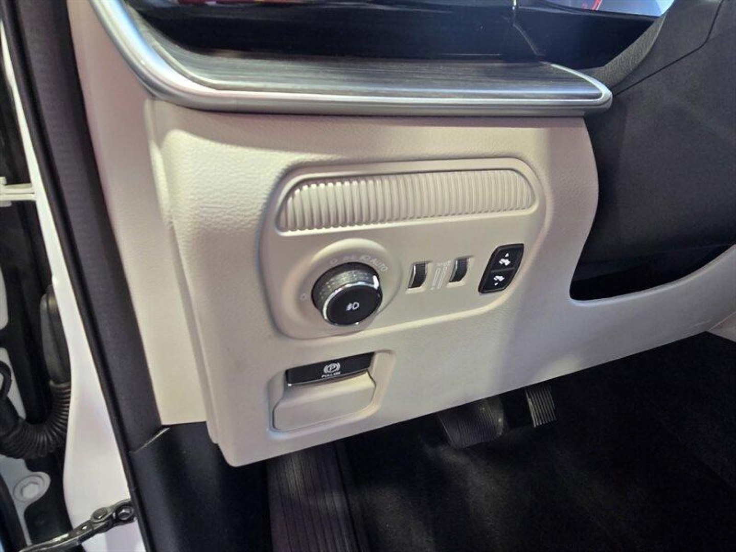 2023 Bright White Clear Coat Jeep Wagoneer Series III (1C4SJVDP4PS) with an Hurricane 3.0L Twin Turbo I6 420hp 468ft. lbs. engine, Automatic transmission, located at 25355 Eames Street, Channahon, IL, 60410, (815) 467-1807, 41.429108, -88.228432 - The 2023 Jeep Wagoneer Series III offers a blend of powerful performance, refined luxury, and advanced technology. Equipped with a Hurricane 3.0L Twin Turbo I6 engine, it delivers 420 horsepower and 468 ft-lbs of torque, providing confident acceleration and smooth driving dynamics. The factory defau- Photo#12