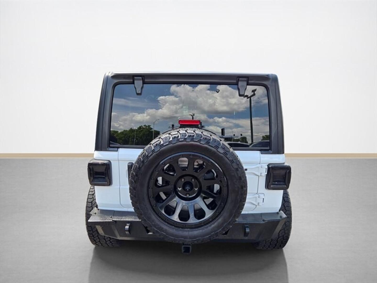2020 Bright White Clear Coat Jeep Wrangler Unlimited Sahara (1C4HJXEG9LW) with an 3.6L V6 285hp 260ft. lbs. engine, 6 Speed Manual transmission, located at 25355 Eames Street, Channahon, IL, 60410, (815) 467-1807, 41.429108, -88.228432 - The 2020 Jeep Wrangler Unlimited Sahara is a versatile and capable SUV designed for both on-road comfort and off-road adventure. Powered by a 3.6L V6 engine delivering 285 horsepower and 260 lb-ft of torque, this model offers a balanced blend of performance and efficiency. Its fuel economy stands at- Photo#4