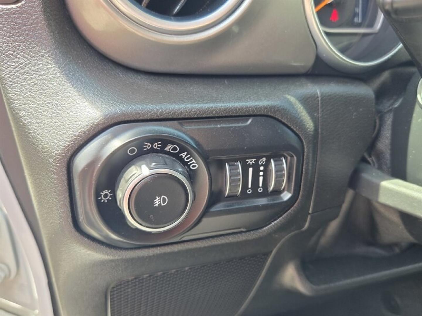 2020 Bright White Clear Coat Jeep Wrangler Unlimited Sahara (1C4HJXEG9LW) with an 3.6L V6 285hp 260ft. lbs. engine, 6 Speed Manual transmission, located at 25355 Eames Street, Channahon, IL, 60410, (815) 467-1807, 41.429108, -88.228432 - The 2020 Jeep Wrangler Unlimited Sahara is a versatile and capable SUV designed for both on-road comfort and off-road adventure. Powered by a 3.6L V6 engine delivering 285 horsepower and 260 lb-ft of torque, this model offers a balanced blend of performance and efficiency. Its fuel economy stands at- Photo#13