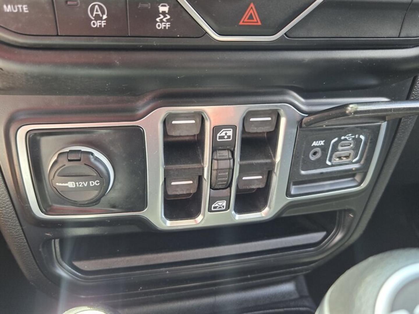 2020 Bright White Clear Coat Jeep Wrangler Unlimited Sahara (1C4HJXEG9LW) with an 3.6L V6 285hp 260ft. lbs. engine, 6 Speed Manual transmission, located at 25355 Eames Street, Channahon, IL, 60410, (815) 467-1807, 41.429108, -88.228432 - The 2020 Jeep Wrangler Unlimited Sahara is a versatile and capable SUV designed for both on-road comfort and off-road adventure. Powered by a 3.6L V6 engine delivering 285 horsepower and 260 lb-ft of torque, this model offers a balanced blend of performance and efficiency. Its fuel economy stands at- Photo#21