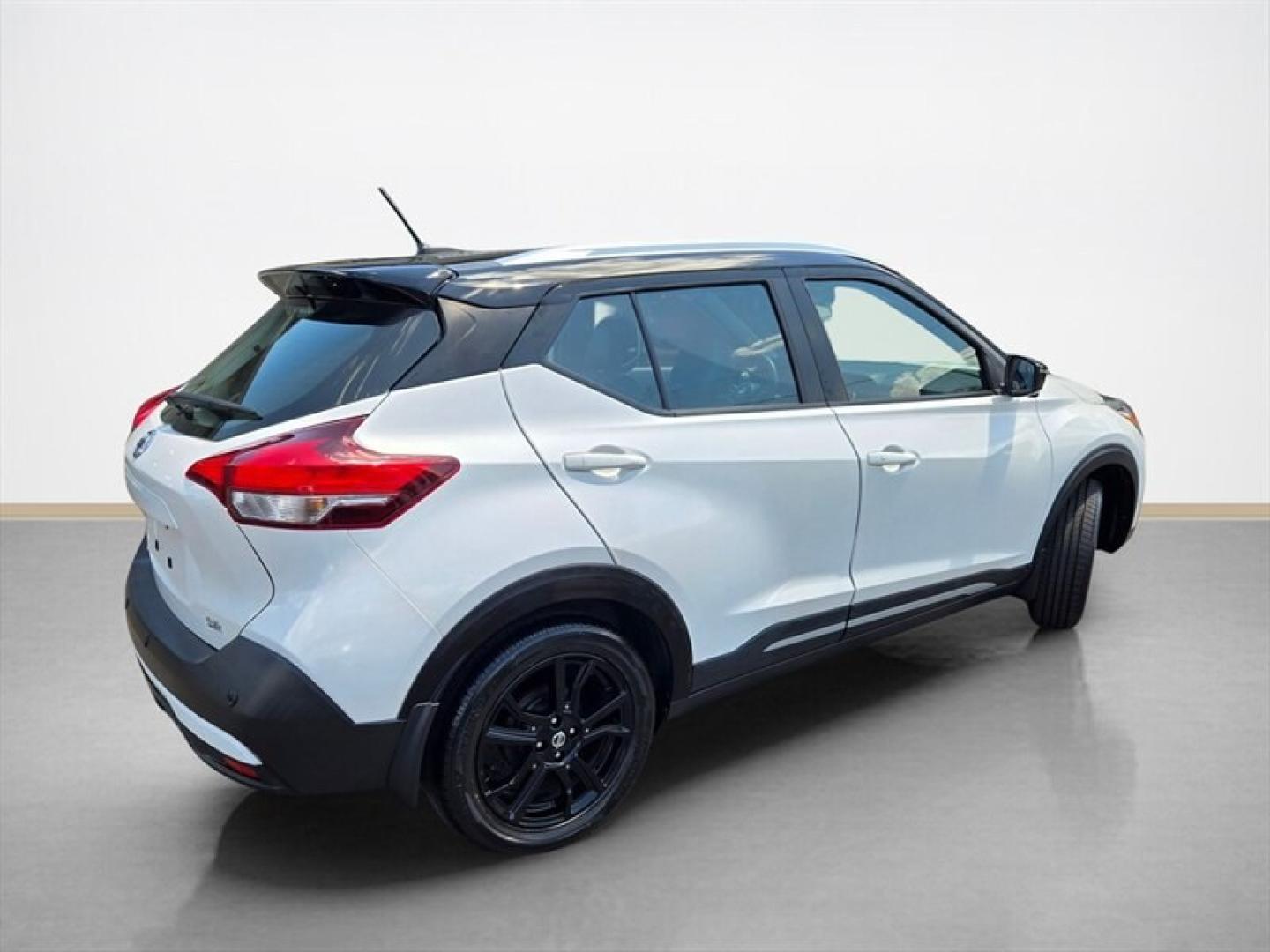 2020 Aspen White Tricoat Nissan Kicks SR (3N1CP5DV7LL) with an 1.6L I4 122hp 114ft. lbs. SULEV engine, Automatic transmission, located at 25355 Eames Street, Channahon, IL, 60410, (815) 467-1807, 41.429108, -88.228432 - Discover the 2020 Nissan Kicks SR, a compact SUV that combines efficiency and style. Powered by a 1.6L I4 engine delivering 122 horsepower and 114 ft-lbs of torque, this model features a Super Ultra Low Emission Vehicle (SULEV) engine, contributing to reduced emissions while maintaining reliable per- Photo#3