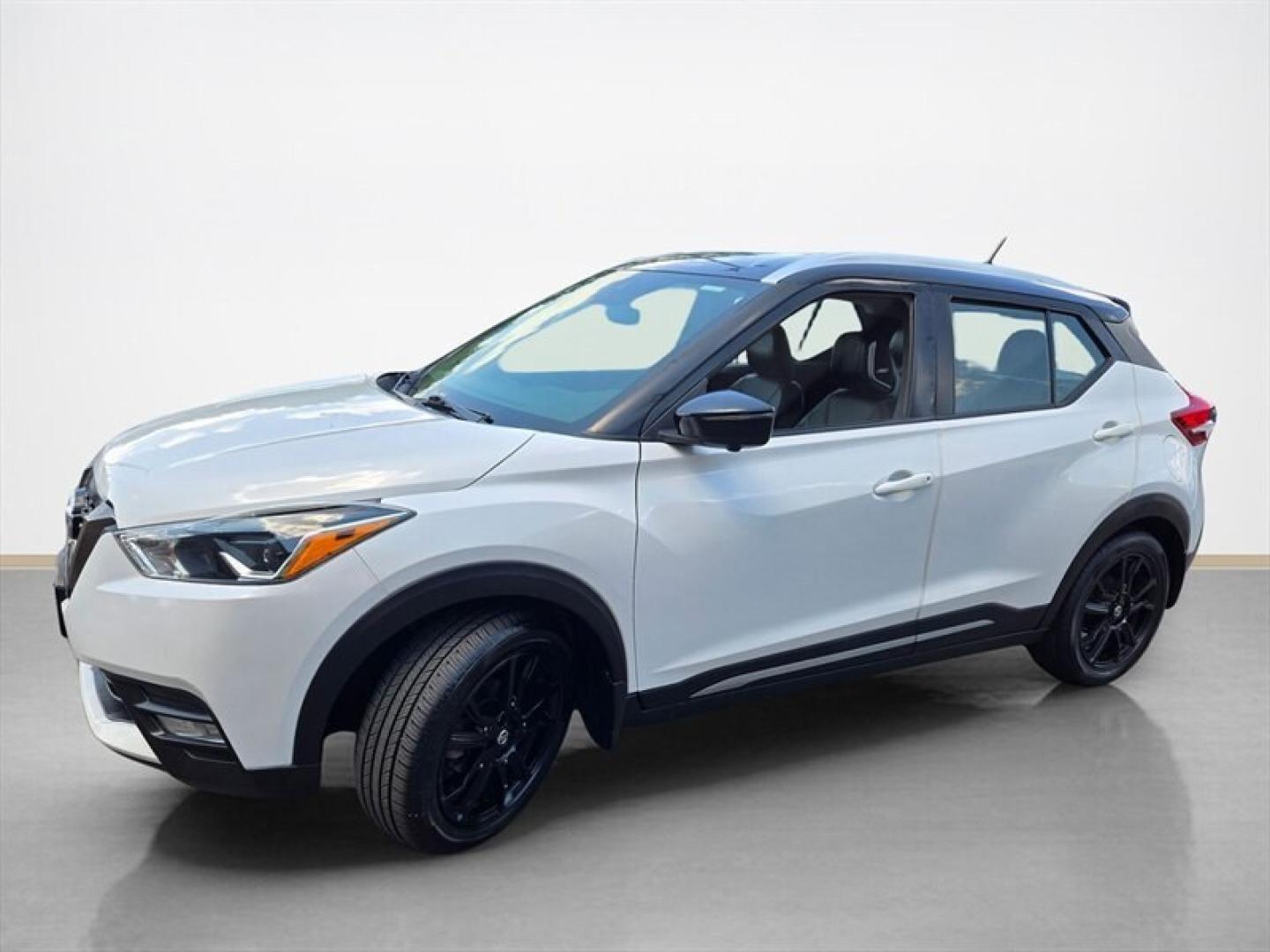 2020 Aspen White Tricoat Nissan Kicks SR (3N1CP5DV7LL) with an 1.6L I4 122hp 114ft. lbs. SULEV engine, Automatic transmission, located at 25355 Eames Street, Channahon, IL, 60410, (815) 467-1807, 41.429108, -88.228432 - Discover the 2020 Nissan Kicks SR, a compact SUV that combines efficiency and style. Powered by a 1.6L I4 engine delivering 122 horsepower and 114 ft-lbs of torque, this model features a Super Ultra Low Emission Vehicle (SULEV) engine, contributing to reduced emissions while maintaining reliable per- Photo#7
