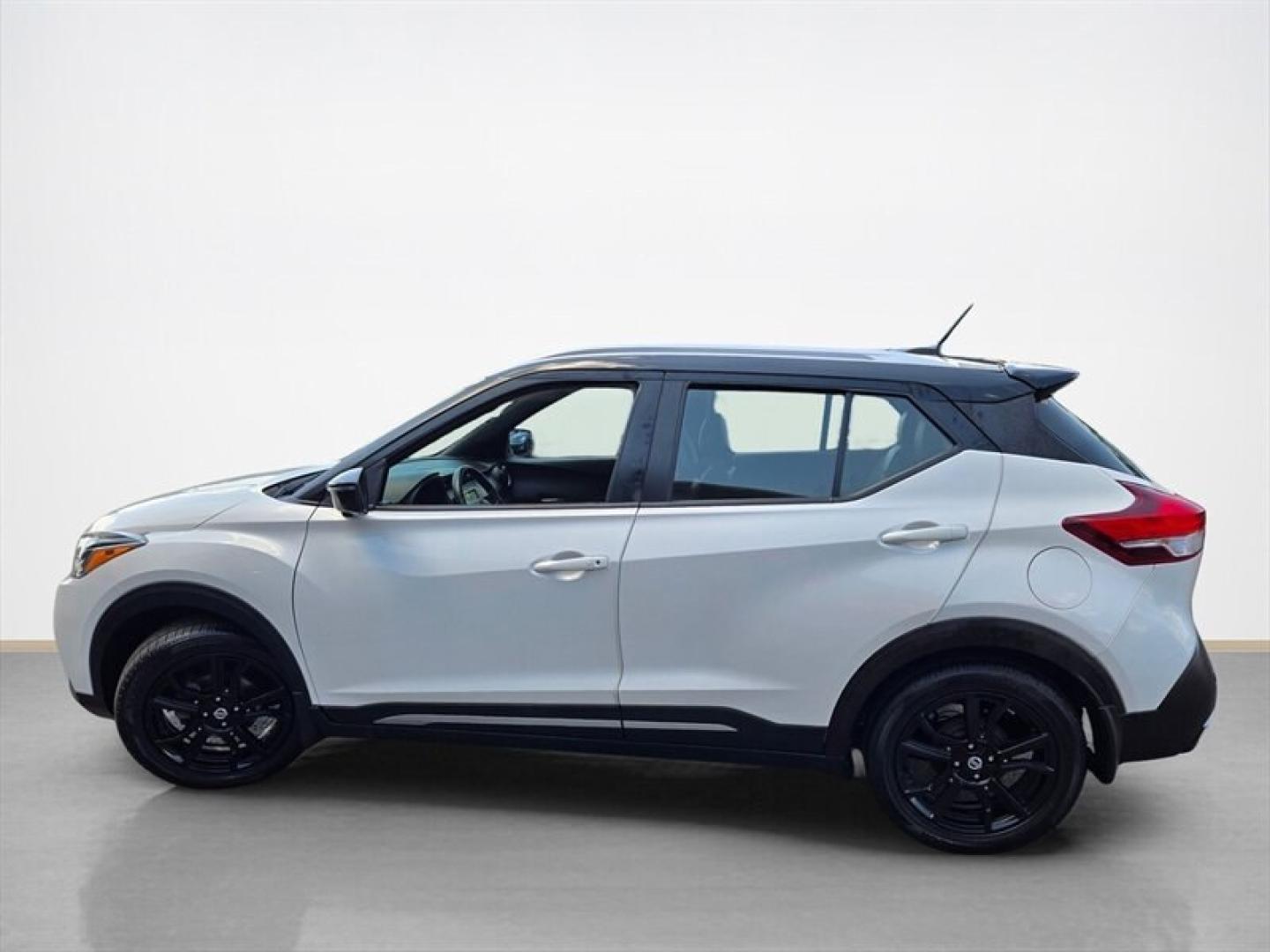 2020 Aspen White Tricoat Nissan Kicks SR (3N1CP5DV7LL) with an 1.6L I4 122hp 114ft. lbs. SULEV engine, Automatic transmission, located at 25355 Eames Street, Channahon, IL, 60410, (815) 467-1807, 41.429108, -88.228432 - Discover the 2020 Nissan Kicks SR, a compact SUV that combines efficiency and style. Powered by a 1.6L I4 engine delivering 122 horsepower and 114 ft-lbs of torque, this model features a Super Ultra Low Emission Vehicle (SULEV) engine, contributing to reduced emissions while maintaining reliable per- Photo#6